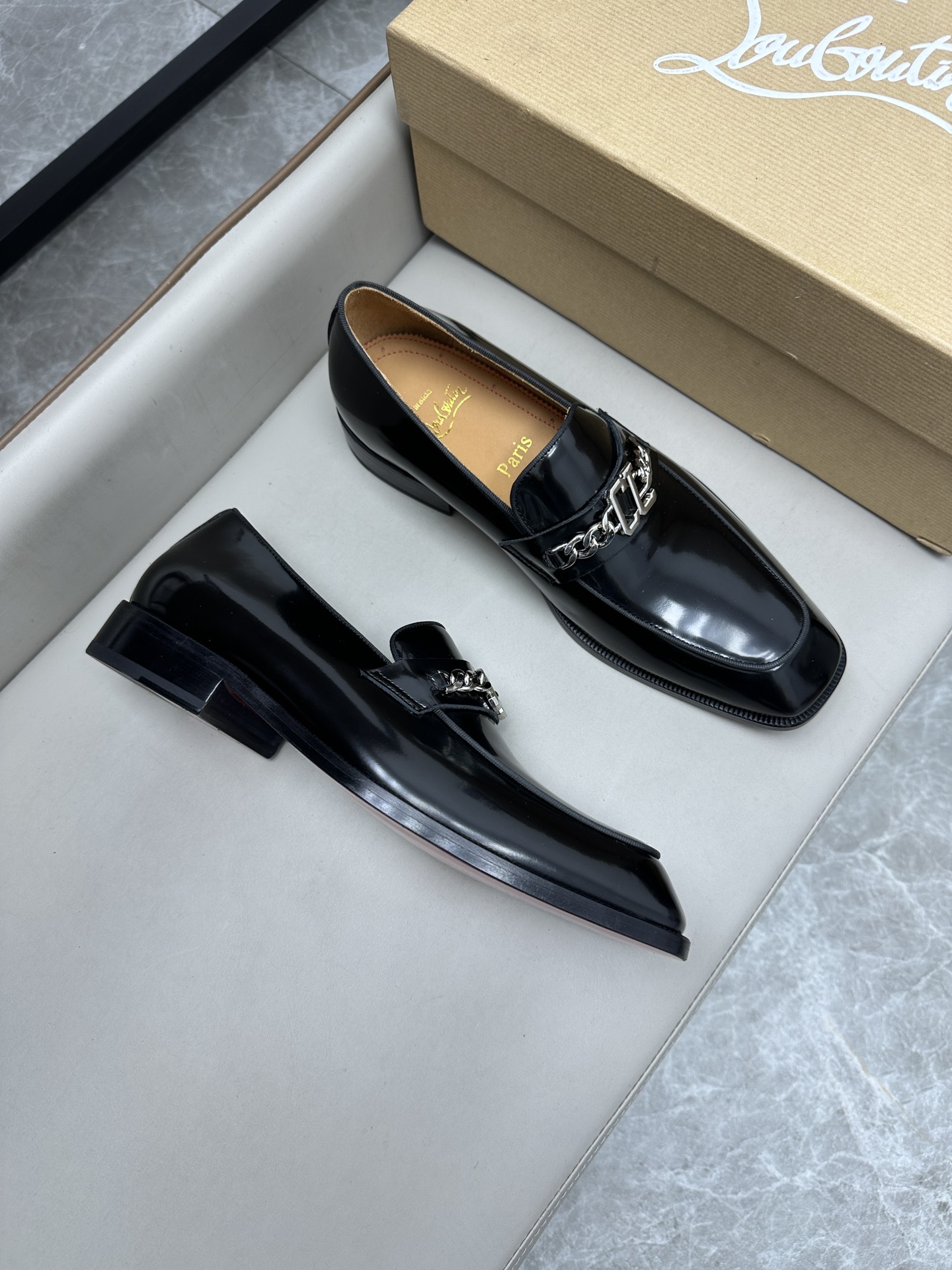 Christian Louboutin Loubi Flip 구두