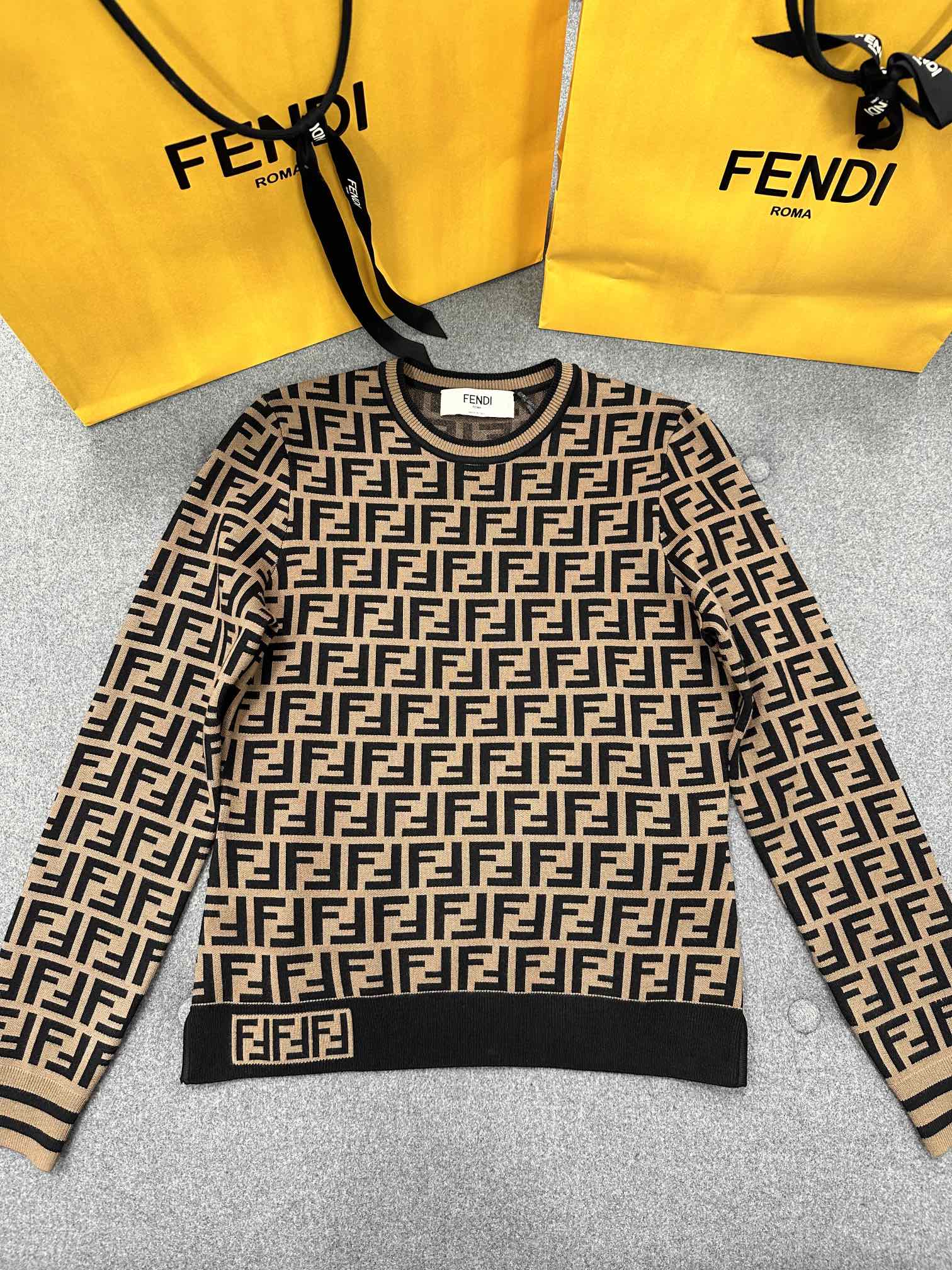 펜디 FENDI  스웨터