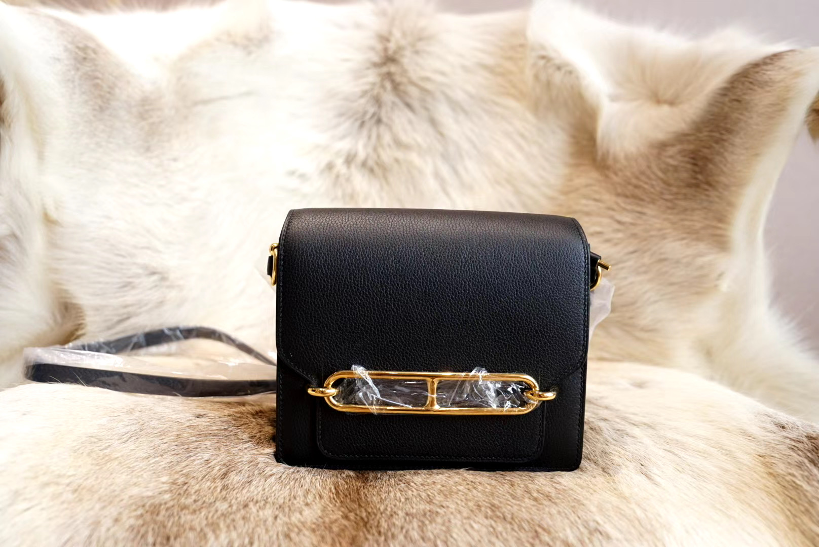 에르메스 Hermes Mini Roulis evercolor