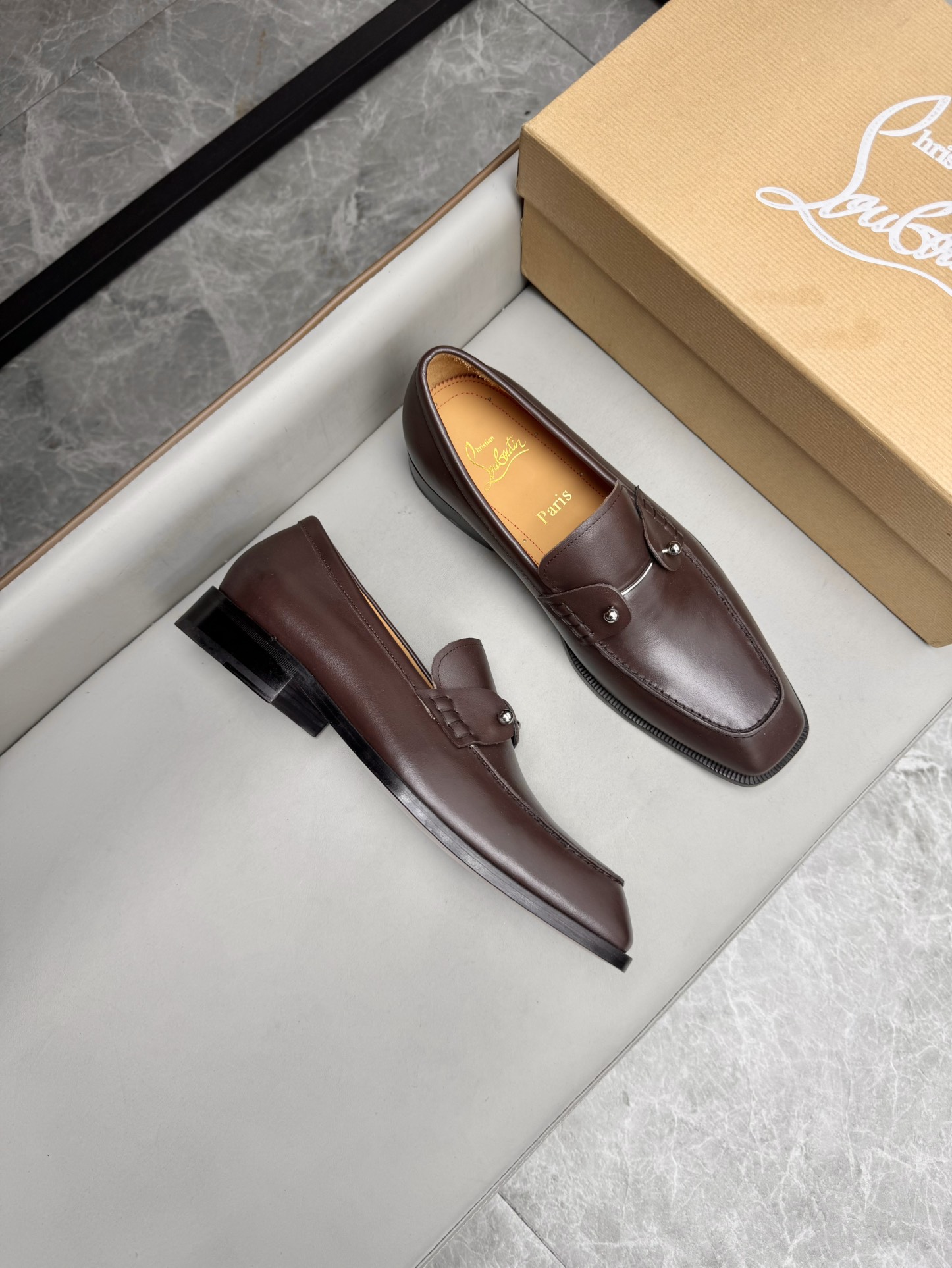 Christian Louboutin Loubi Flip 구두