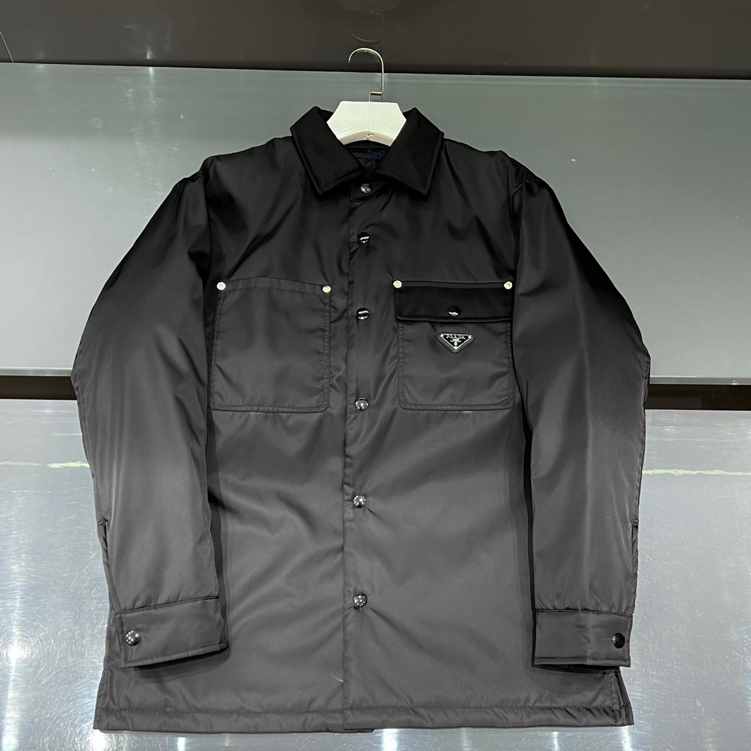 프라다 Prada 패딩。
