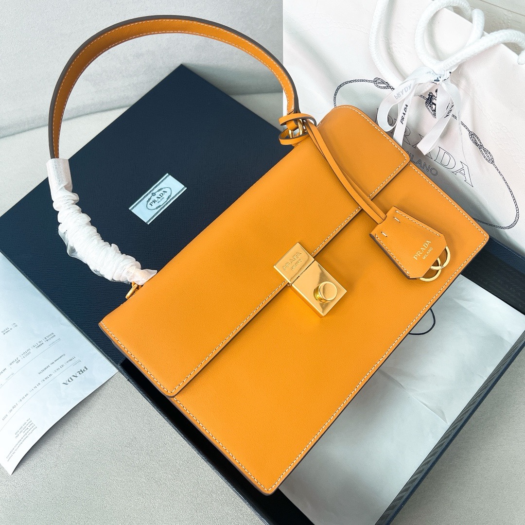 프라다 Prada 1BN023 소프트 사운드 미디엄 가죽 숄더백 28cm