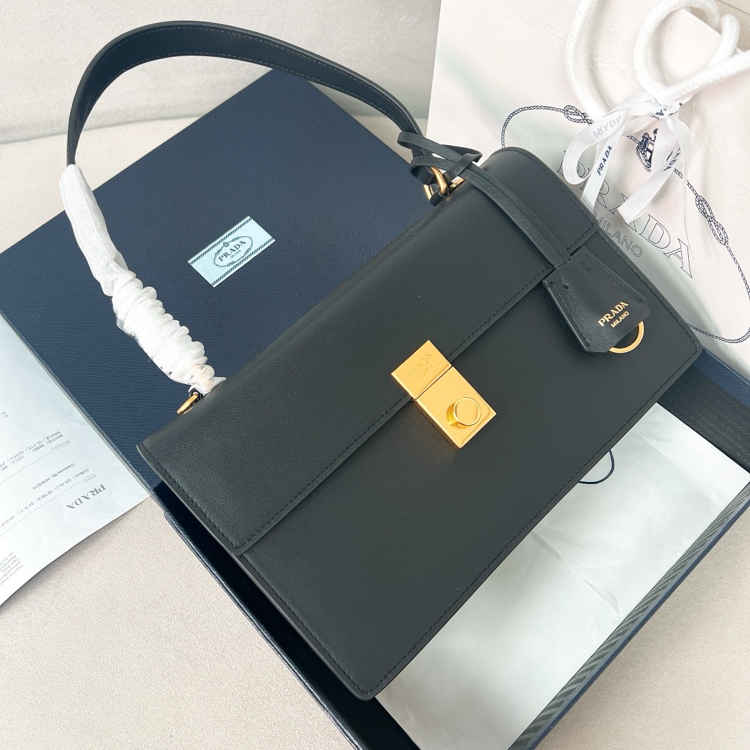 프라다 Prada 1BN023 소프트 사운드 미디엄 가죽 숄더백 28cm
