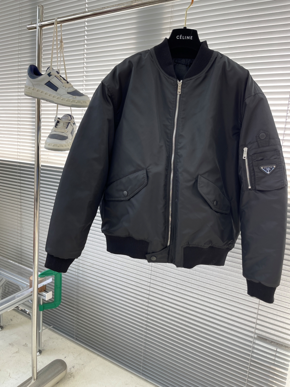 프라다 Prada 패딩。