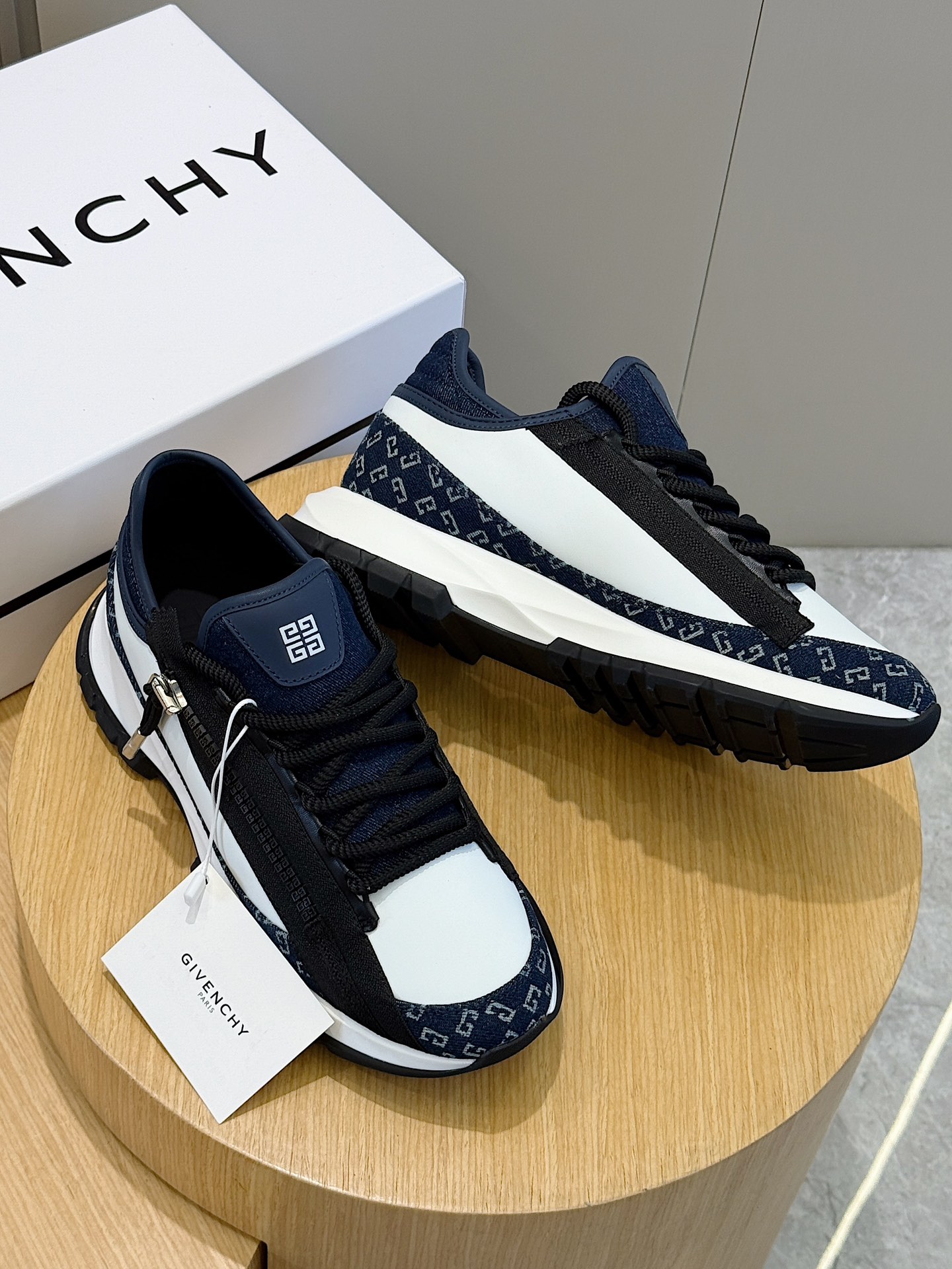 지방시 Givenchy SPECTRE 스니커즈