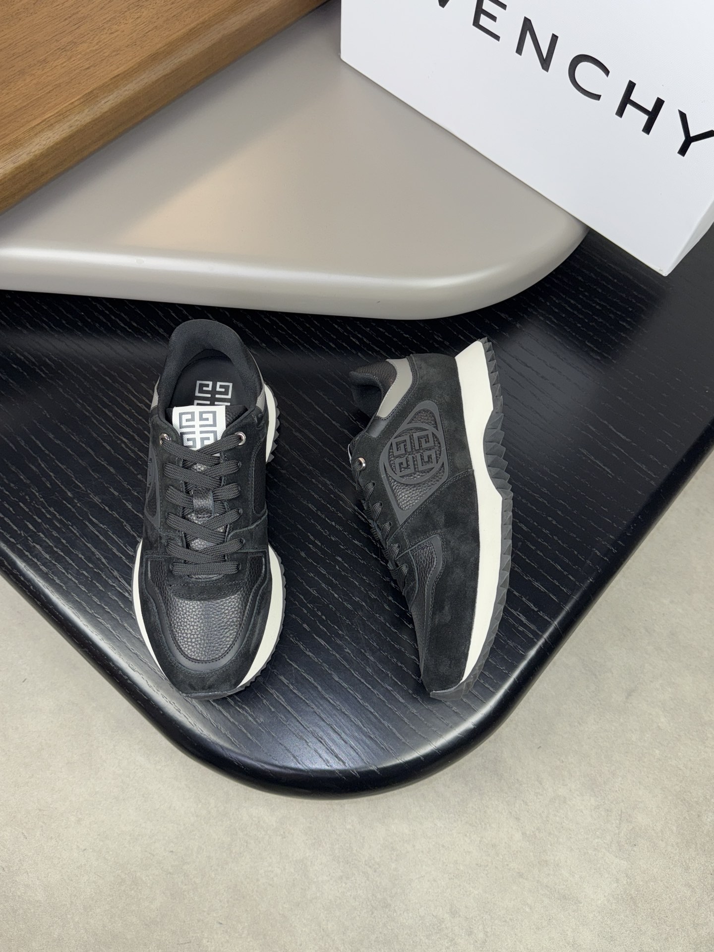 지방시 Givenchy 스니커즈