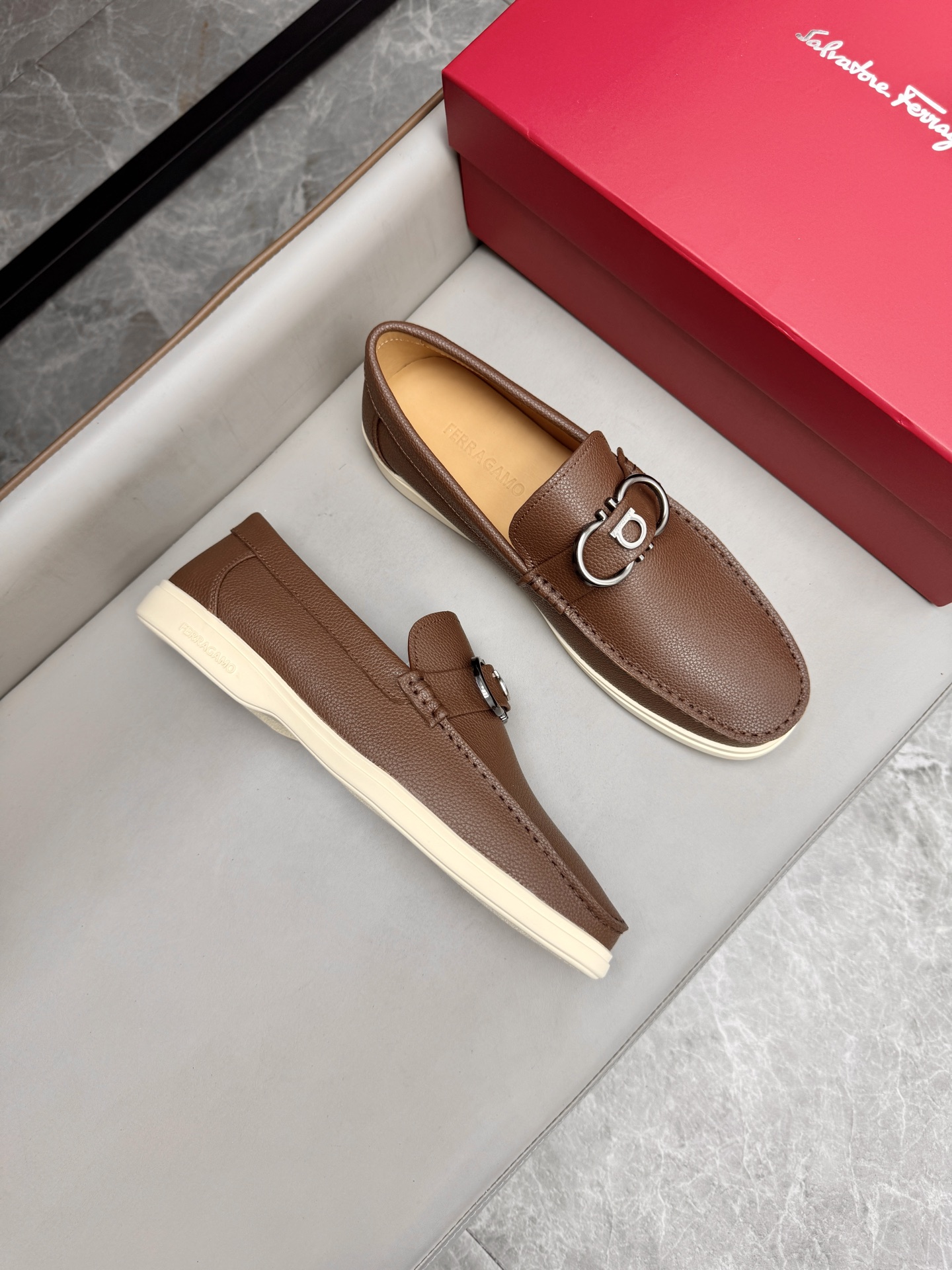 살바토레 페라가모 Salvatore Ferragamo 로퍼