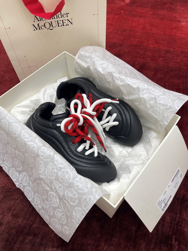 Alexander McQueen 스니커즈