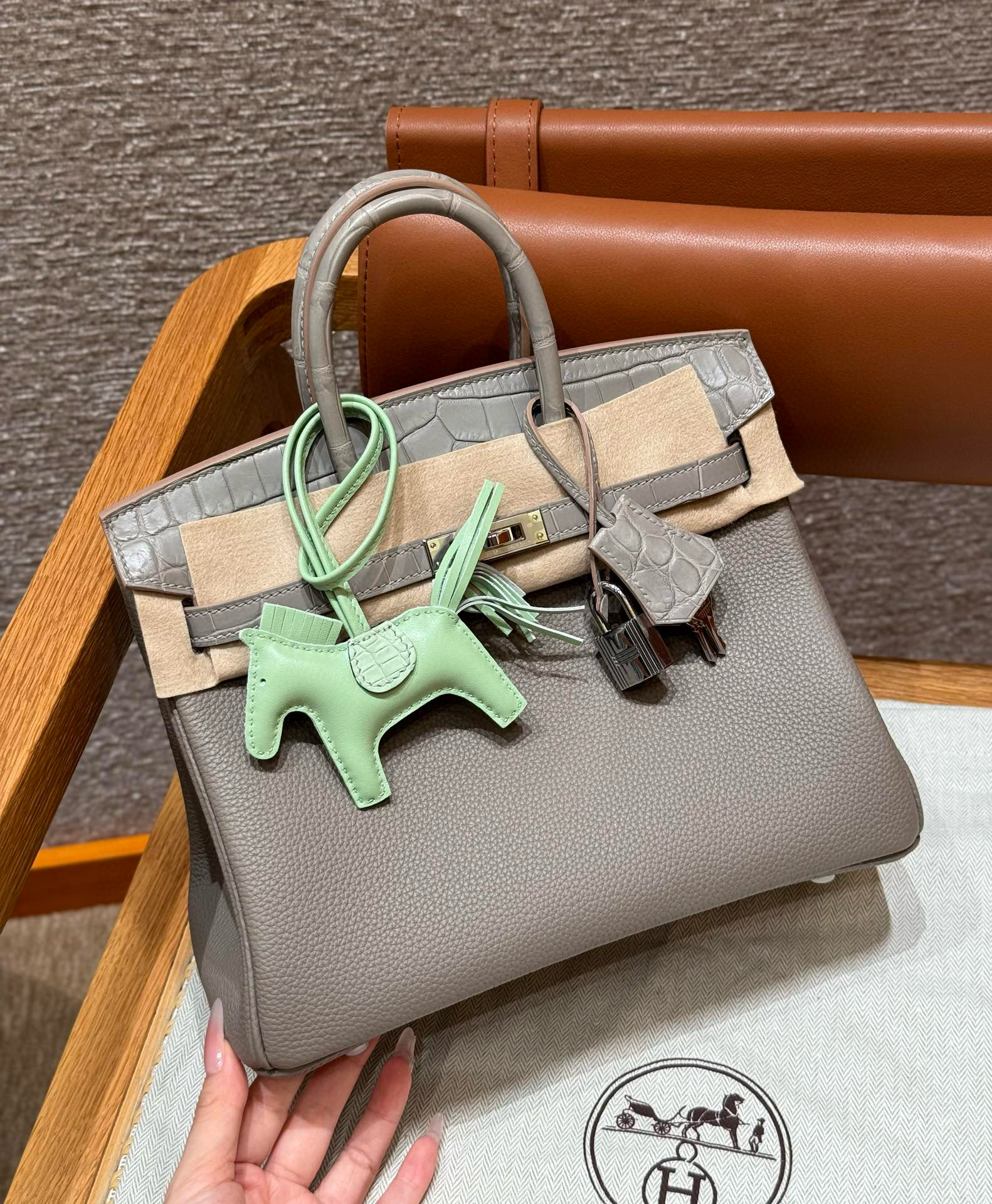 에르메스 Hermes Birkin Touch 25cm Togo and Matte Alligator 81 Gris tourterlle and M8 Gris Asphalte/silver