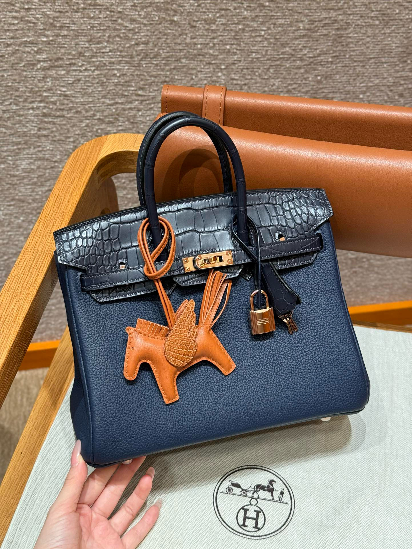 에르메스 Hermes Birkin Touch 25cm Togo and Matte Alligator Z7 Blue Ocena and 73 Blue saphir/Rose gold
