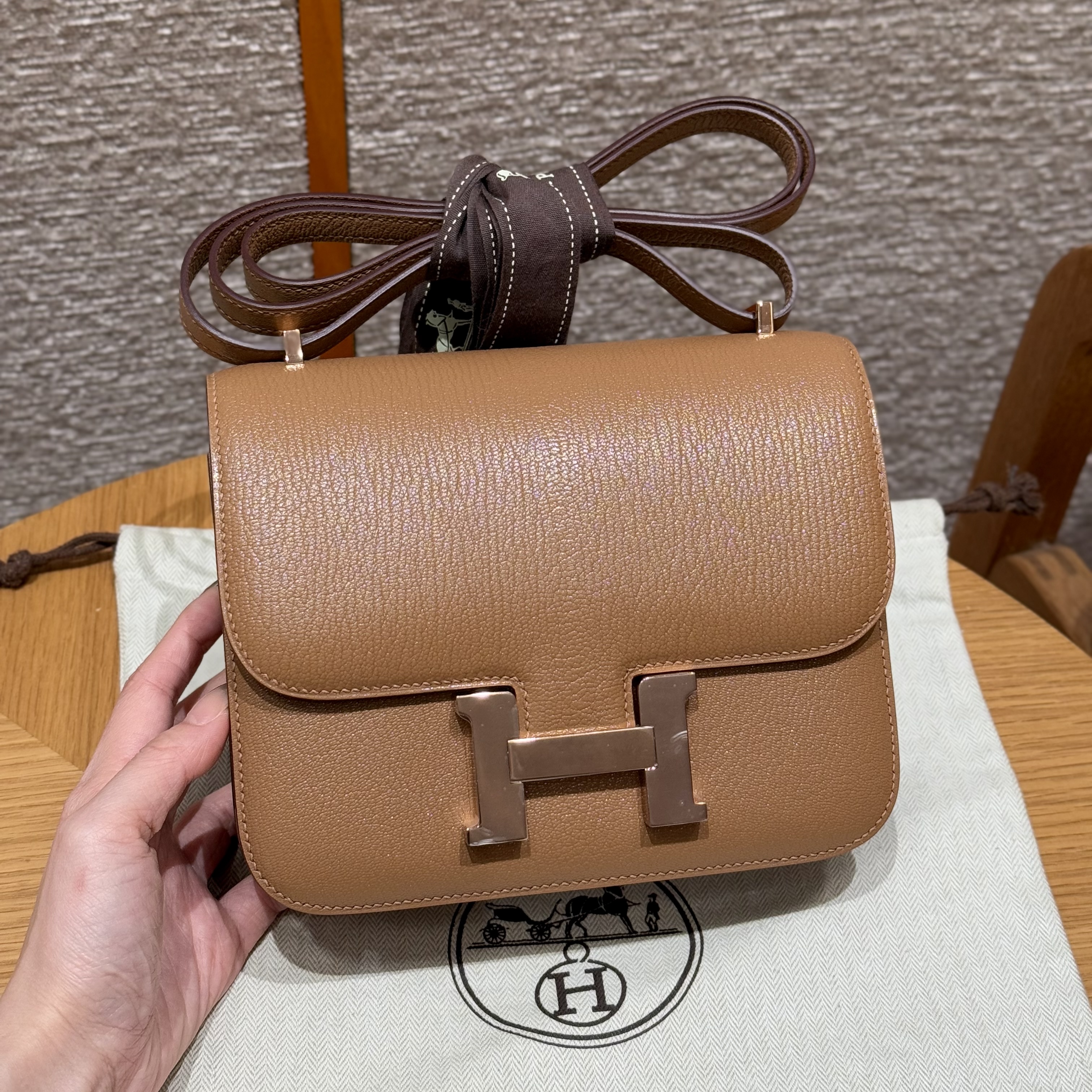 에르메스 Hermes Constance 19cm chèvre 2J Quebracho/Rose gold