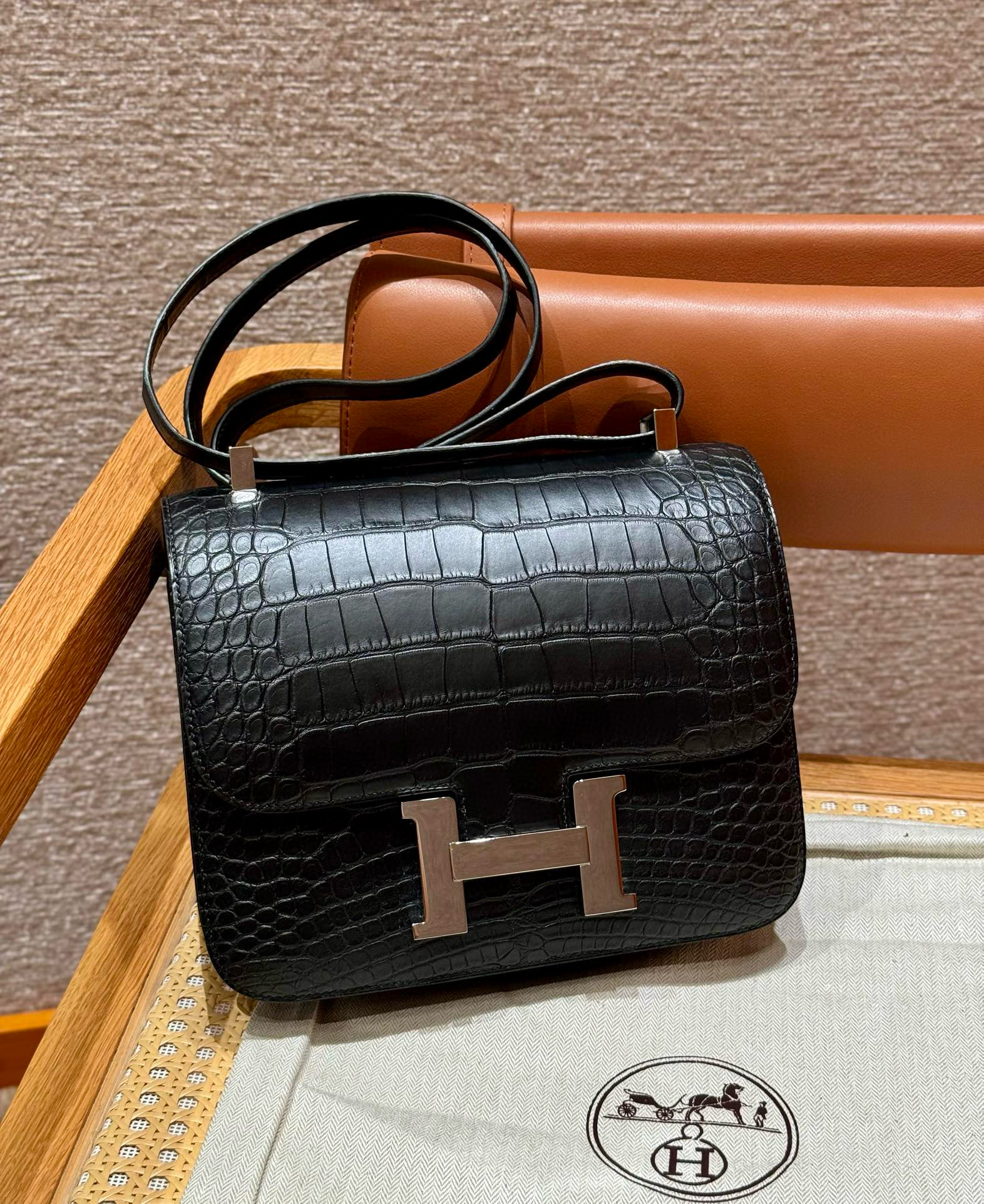 에르메스 Hermes Constance 24cm Matty alligator 89 Noir/silver