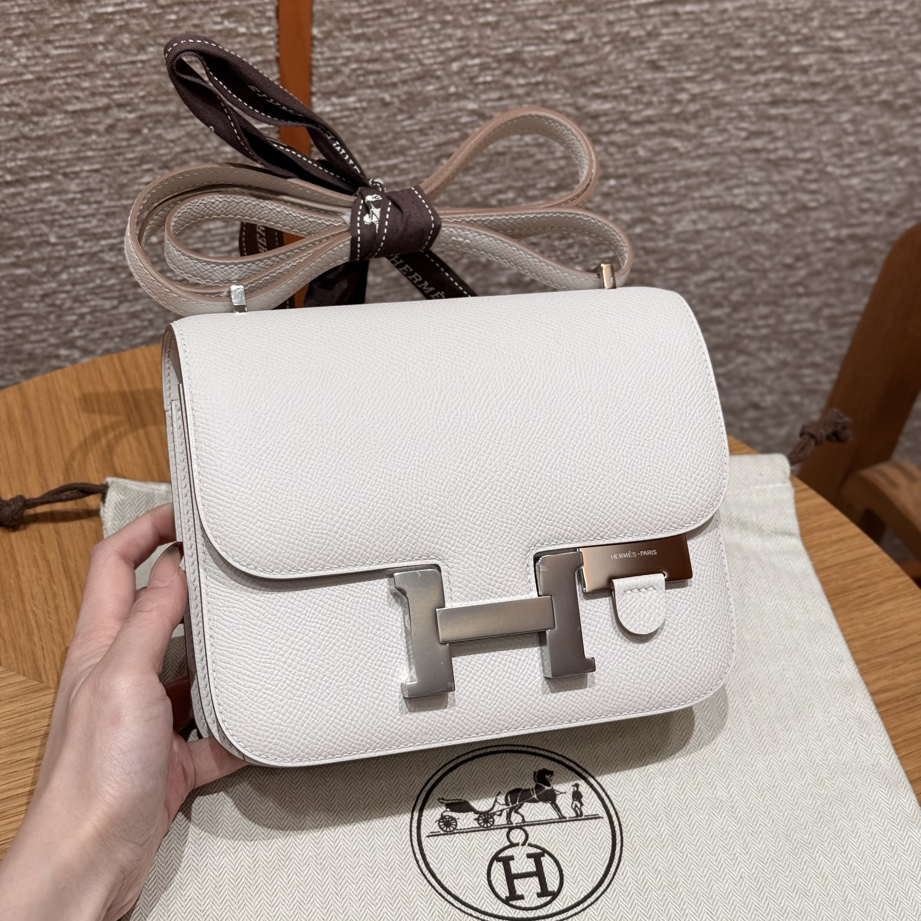 에르메스 Hermes Constance with mirror 19cm Epsom M4 Girs pale/silver