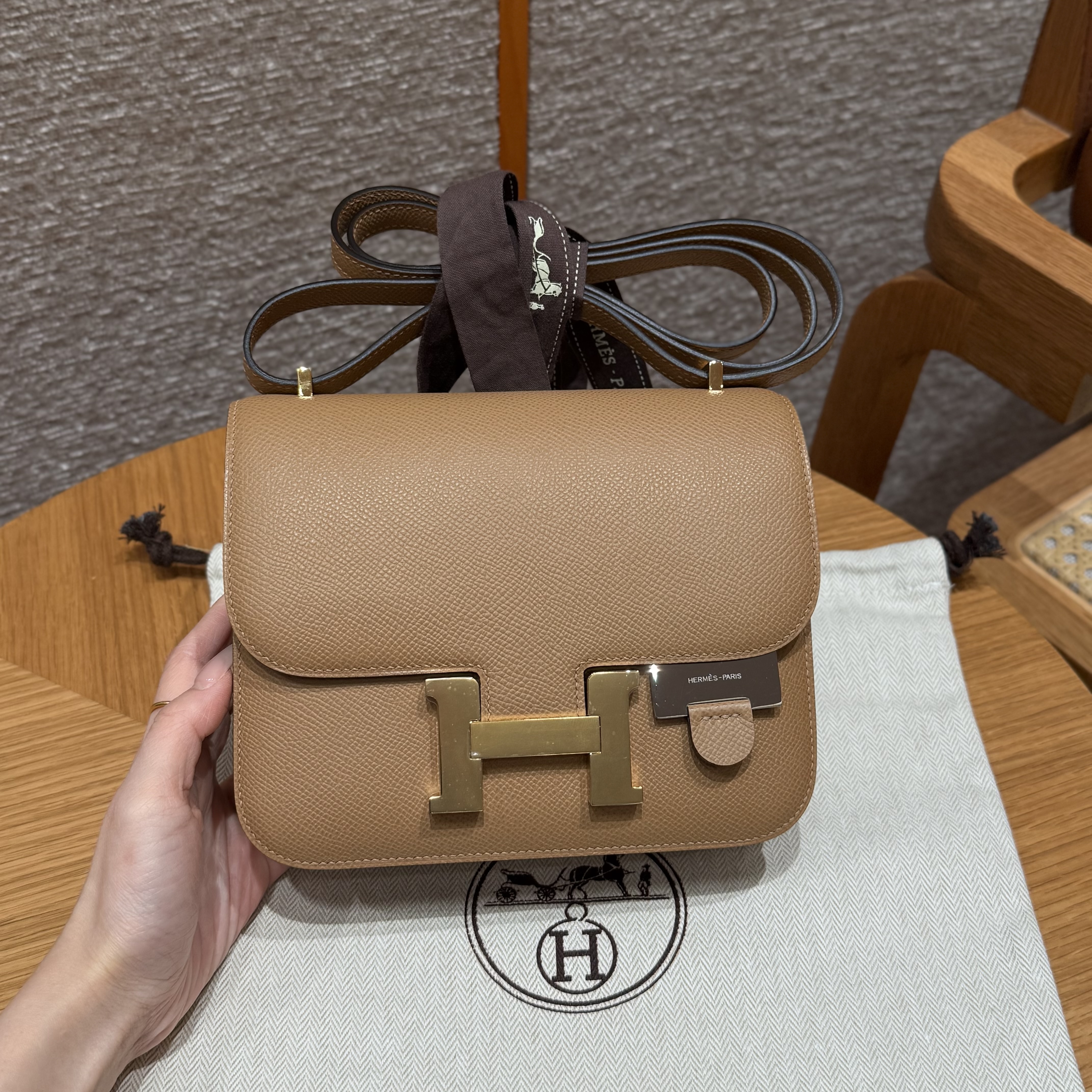 에르메스 Hermes Constance with mirror 19cm Epsom OM Chai/gold