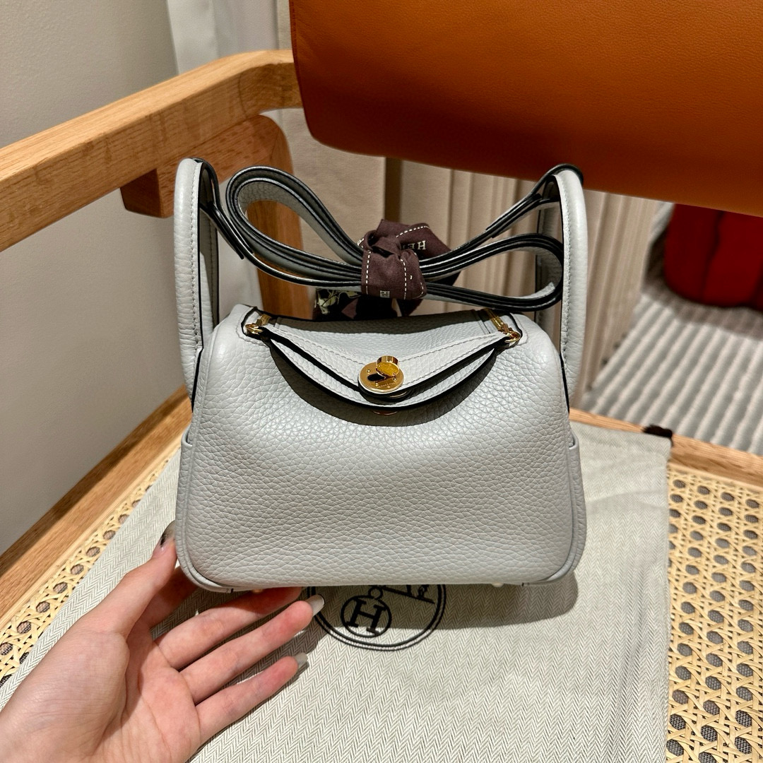 에르메스 Hermes Mini Lindy 19cm Clemence 08 Blue pale/gold