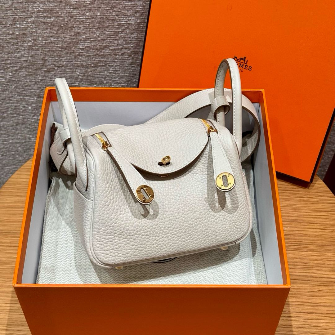 에르메스 Hermes Mini Lindy 19cm Clemence 10 Craie/gold