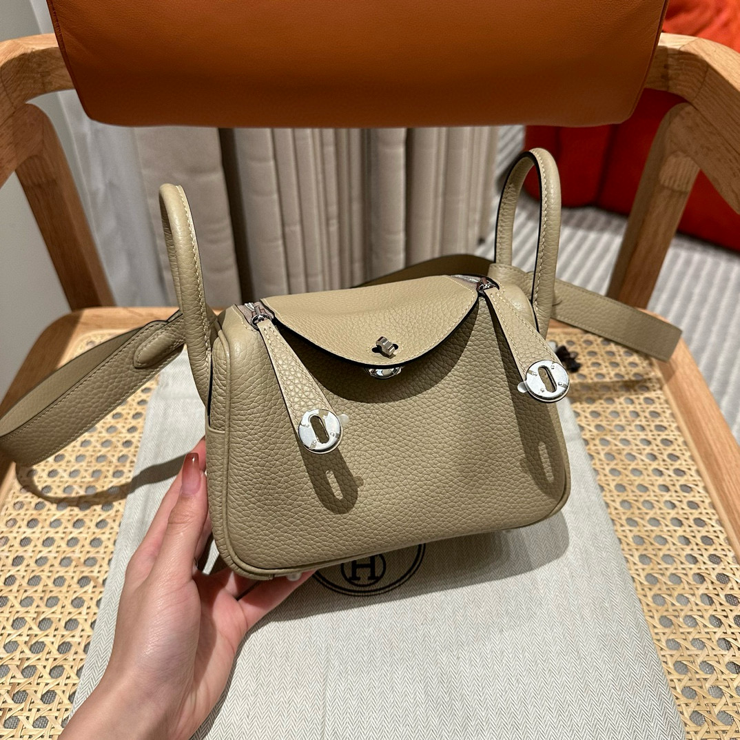 에르메스 Hermes Mini Lindy 19cm Clemence S2 Trench/silver
