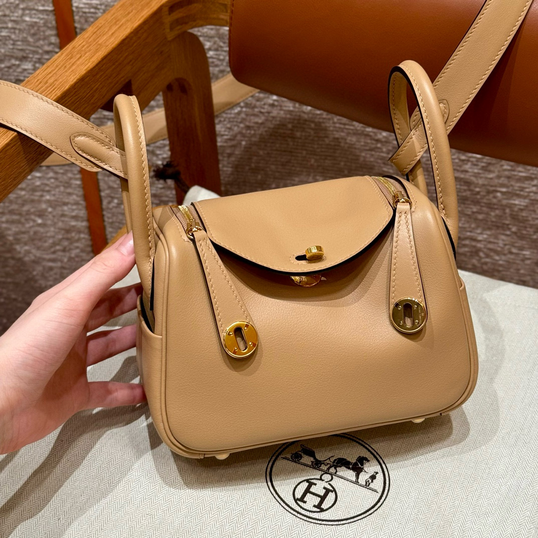 에르메스 Hermes Mini Lindy 19cm Swift 0M Chai and X9 Mauve/gold