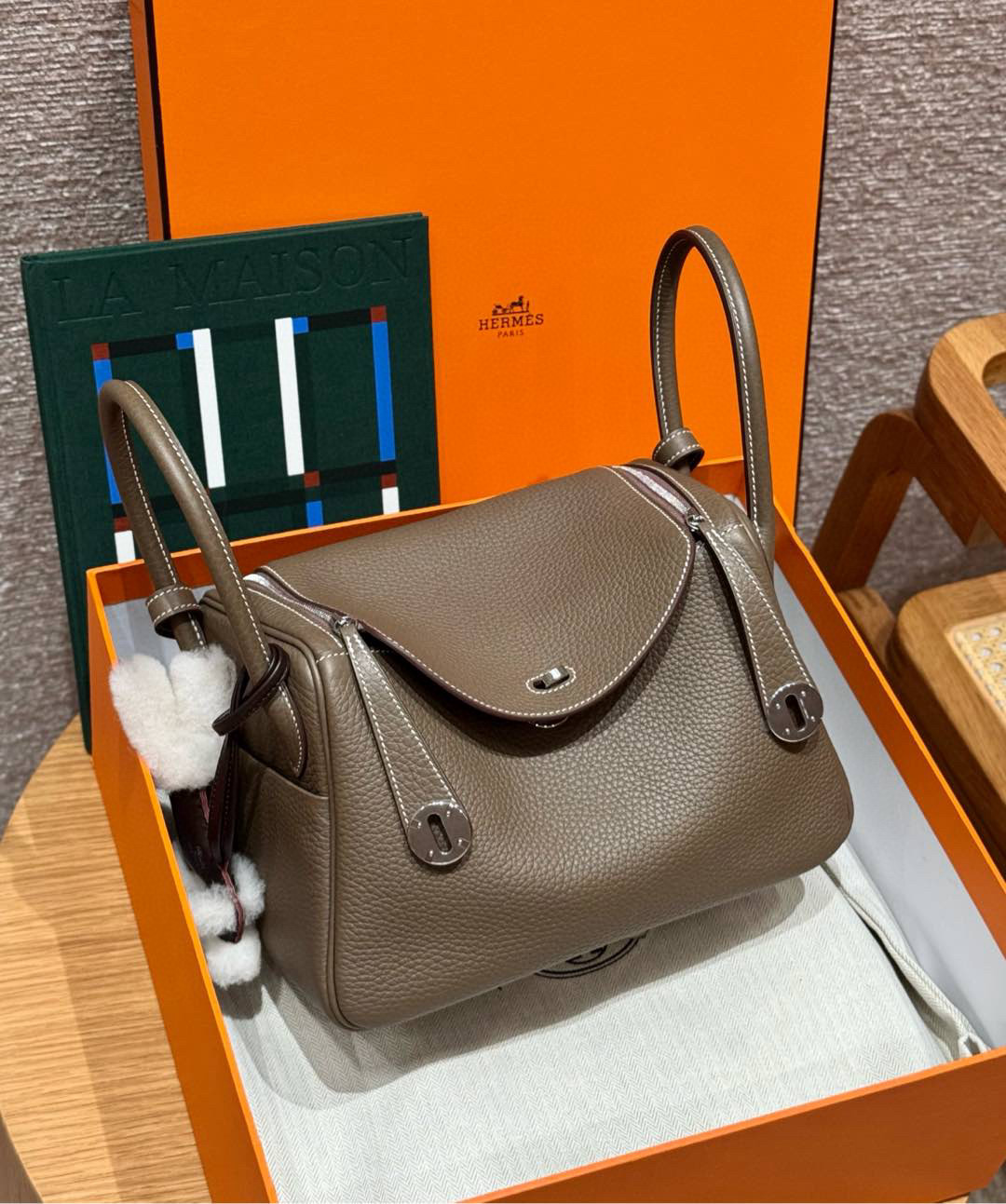 에르메스 Hermes Lindy 26cm Clemence 18 Etoupe/silver