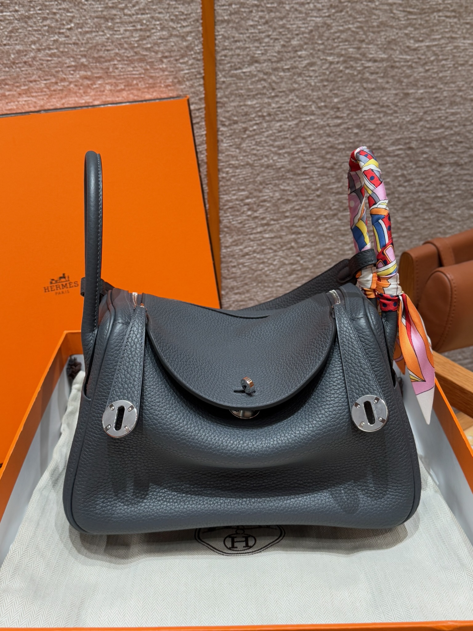 에르메스 Hermes Lindy 26cm Clemence H0 Girs Misty/silver