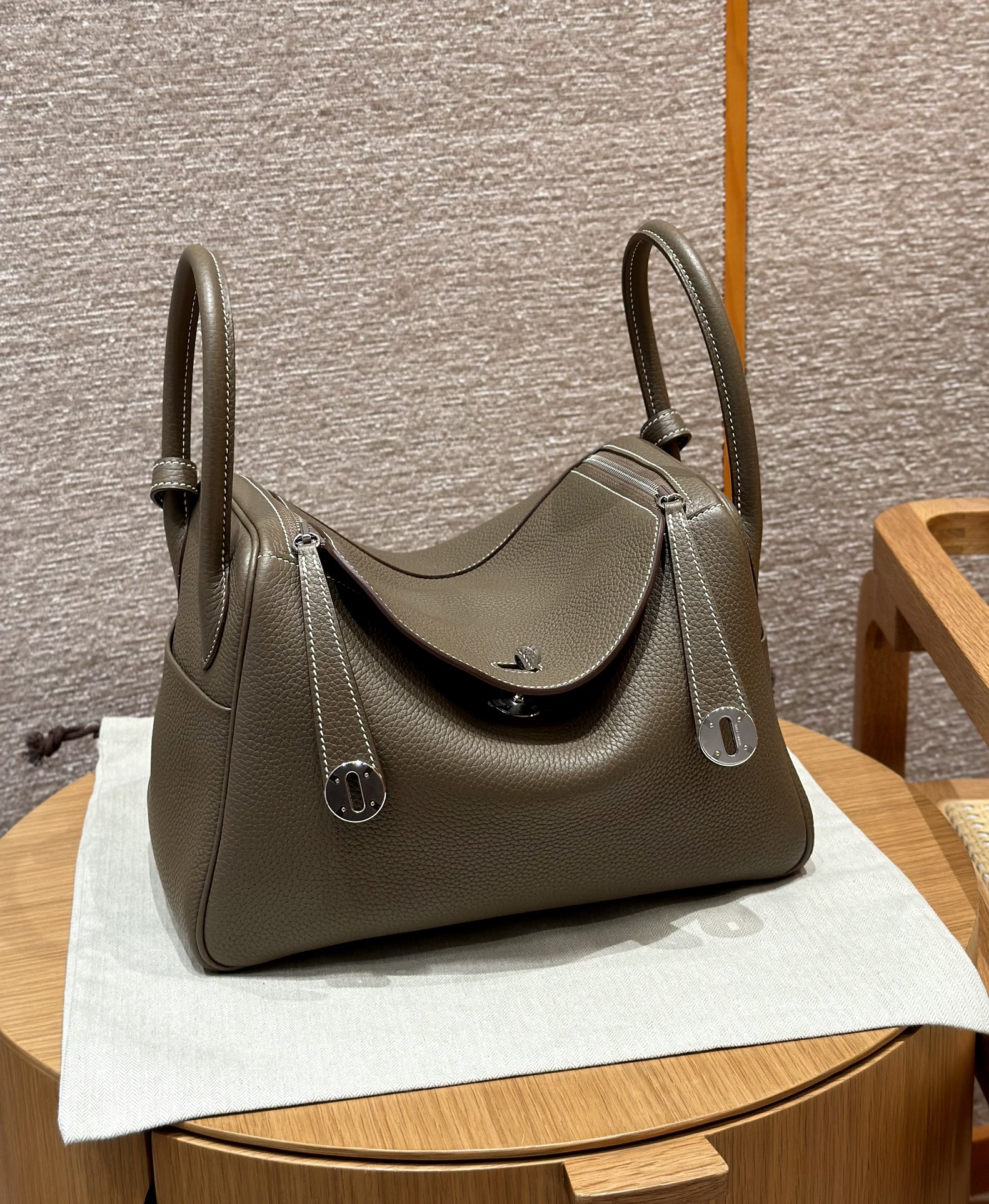 에르메스 Hermes Lindy 30cm Clemence 18 Etoupe/silver