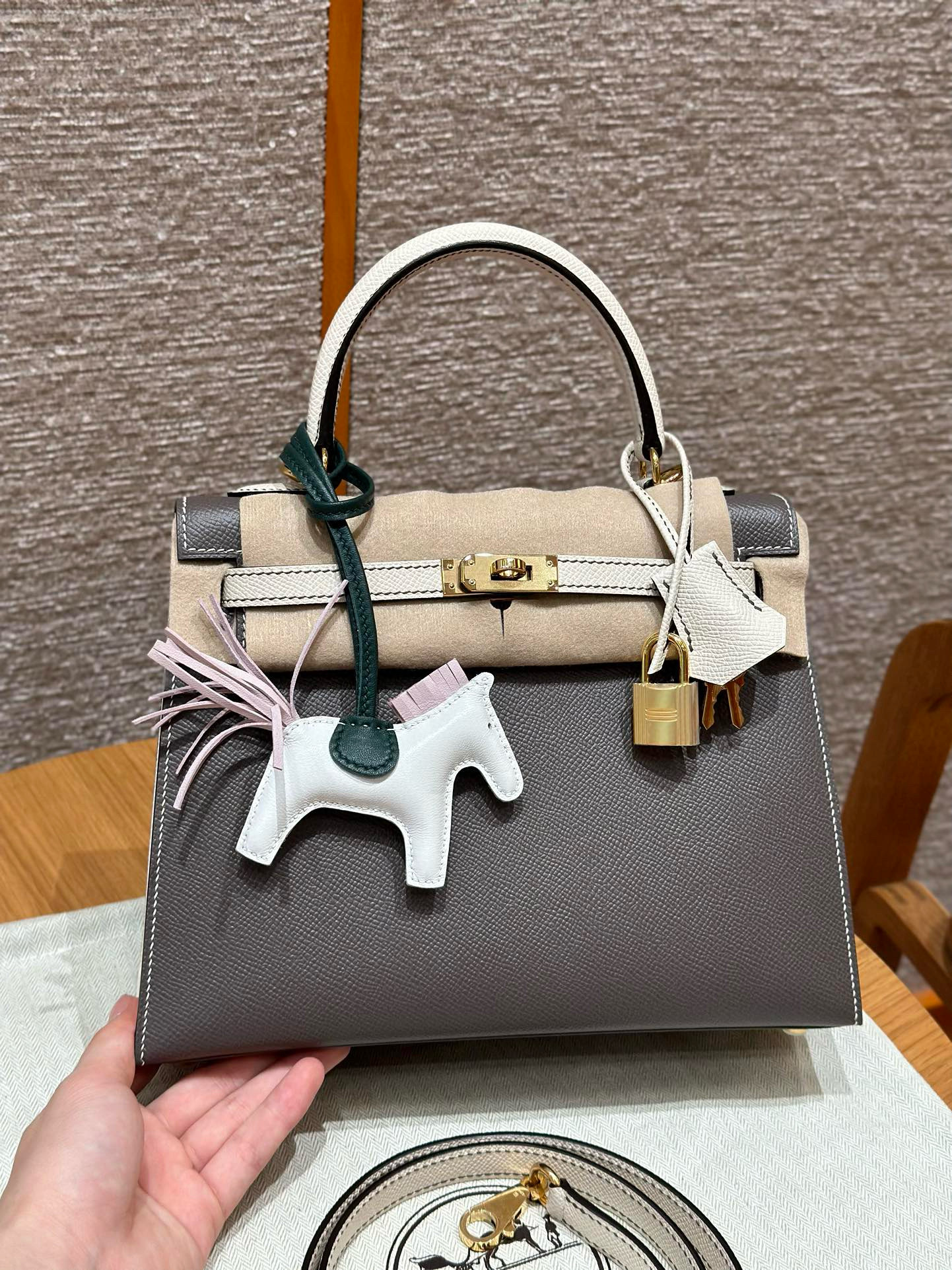 에르메스 Hermes Kelly 25cm Epsom 8F Etain and 10 Craie/gold