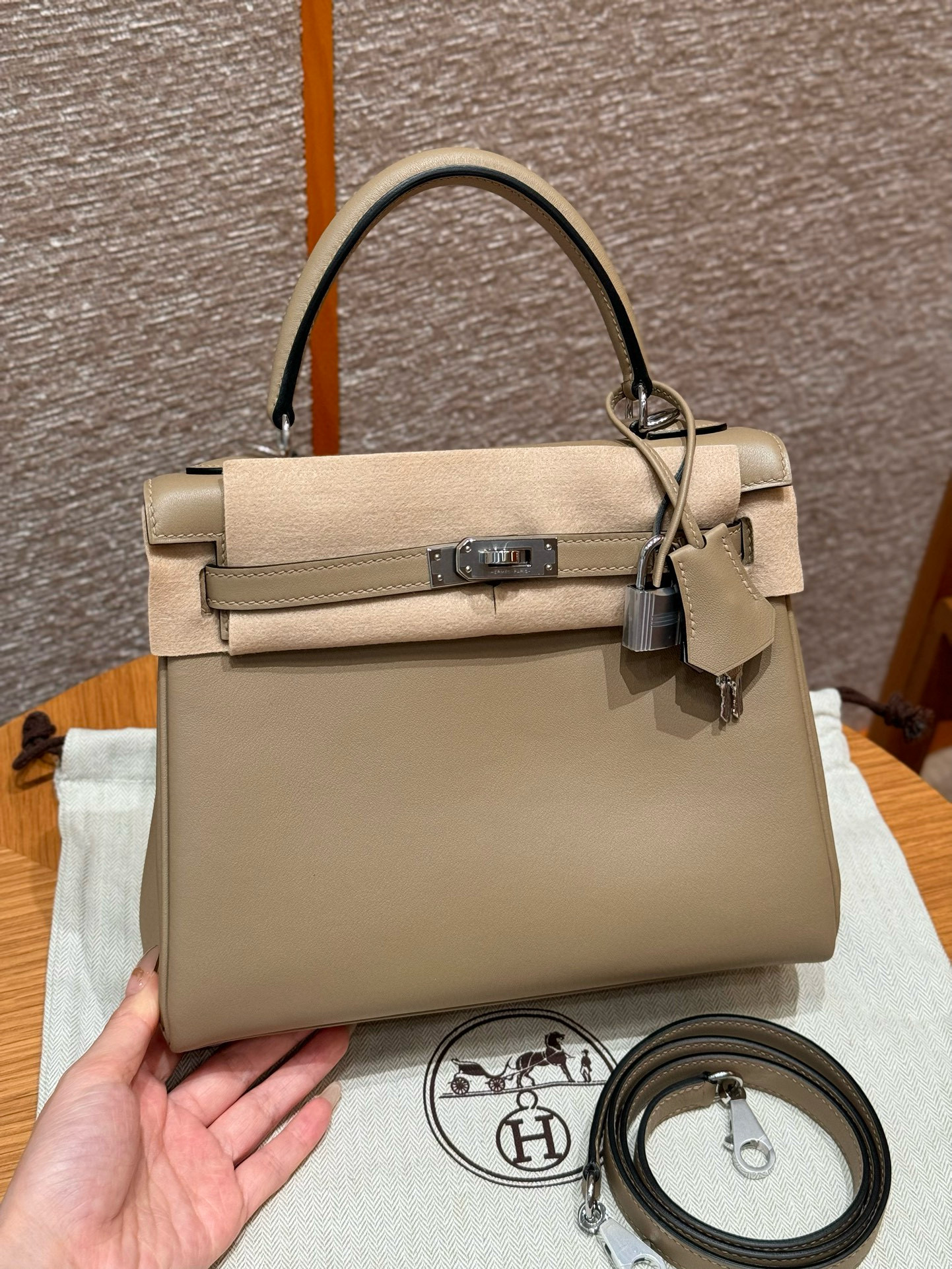 에르메스 Hermes Kelly 25cm Swift 8Q Beige Marfa and M4 Gris pale/silver
