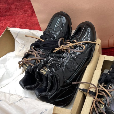 미우 미우 Miu Miu 스니커즈