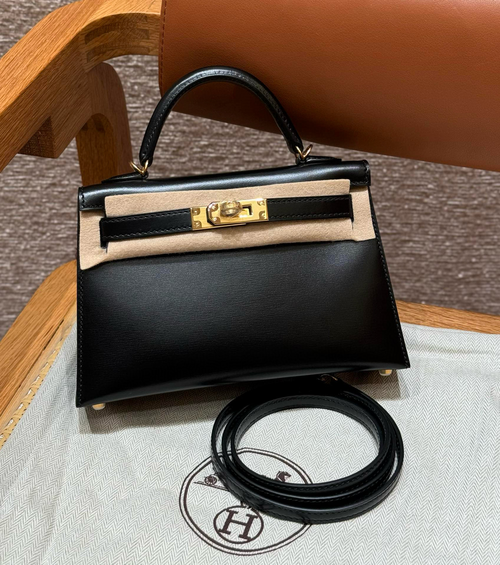 에르메스 Hermes Mini Kelly 19cm Box 89 Noir/gold