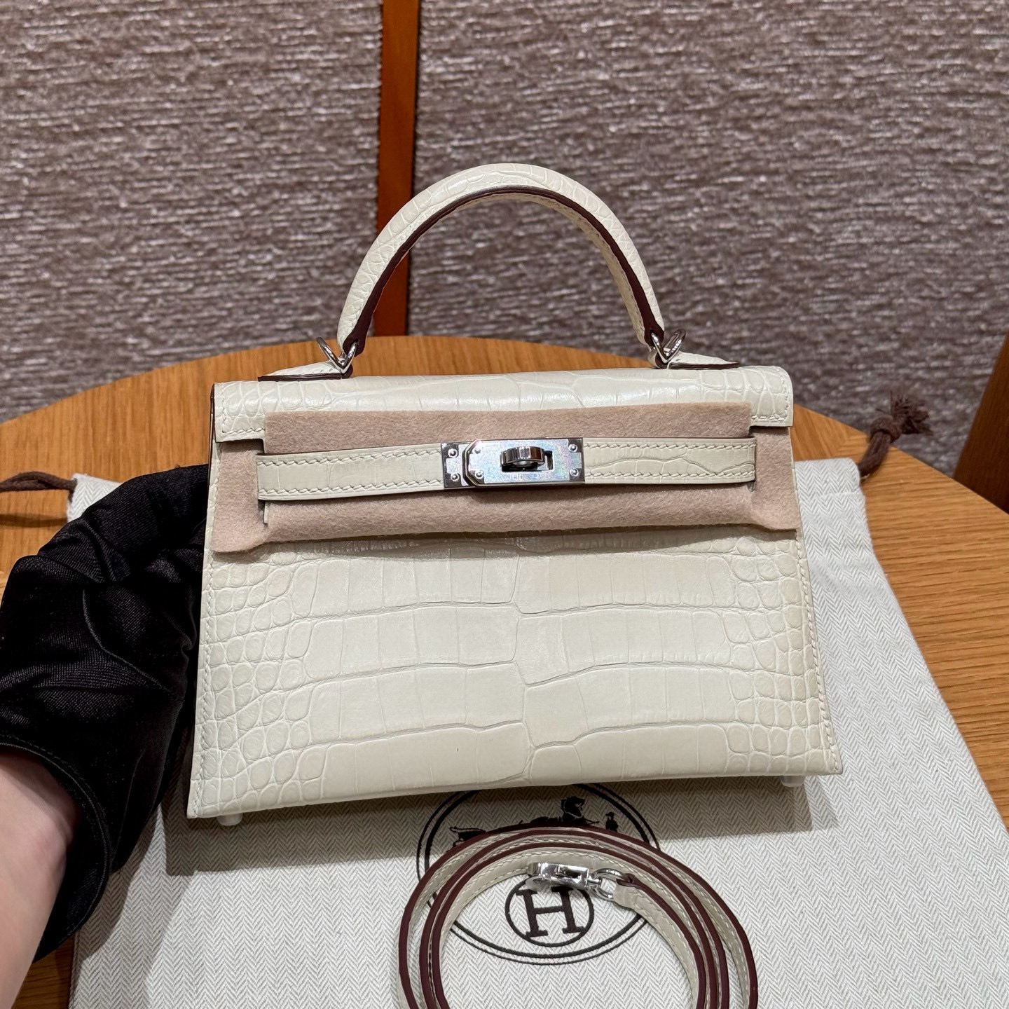 에르메스 Hermes Mini Kelly 19cm Matte Alligator 3C Parchemin/silver