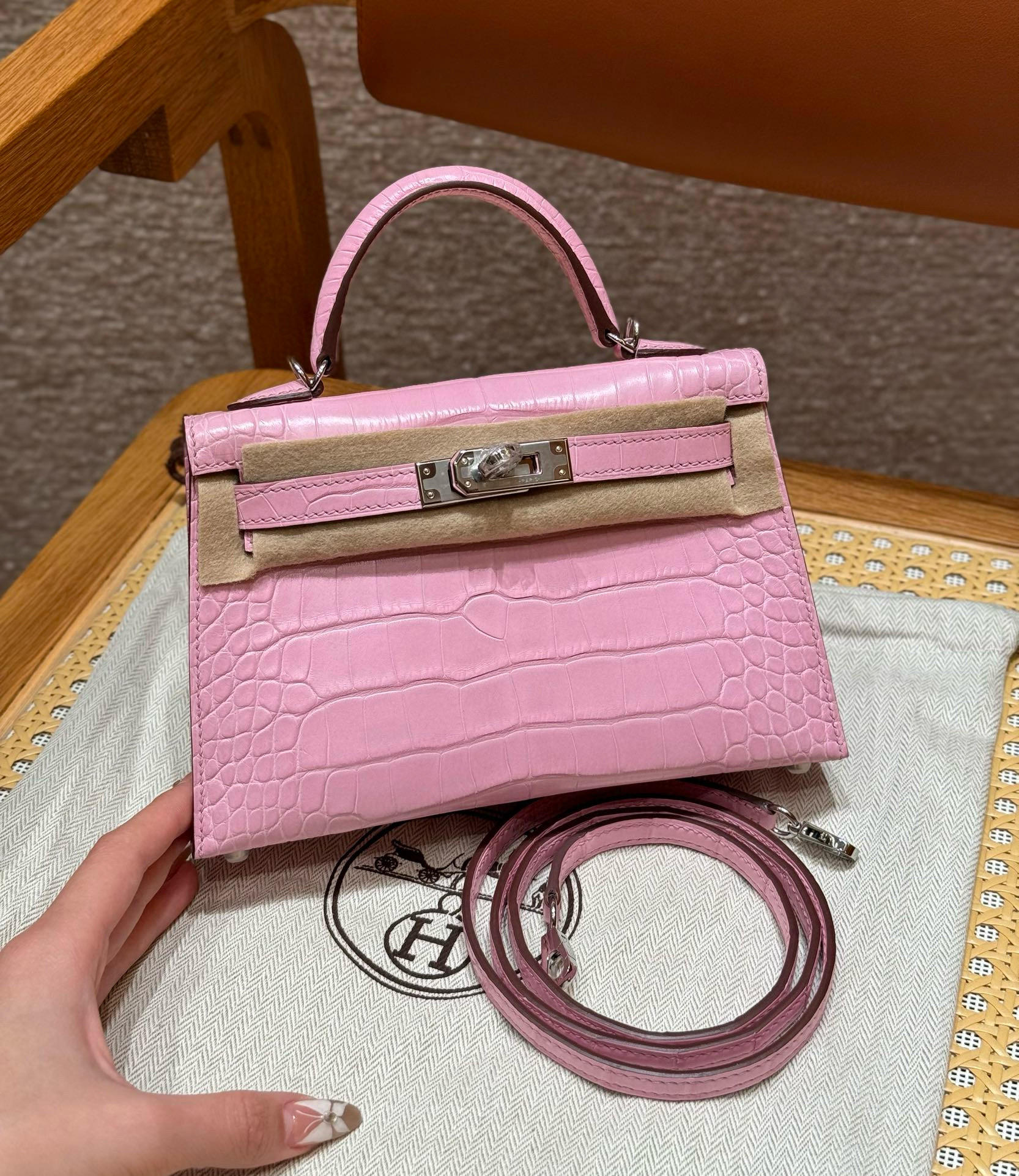 에르메스 Hermes Mini Kelly 19cm Matte Alligator 5P Pink/silver