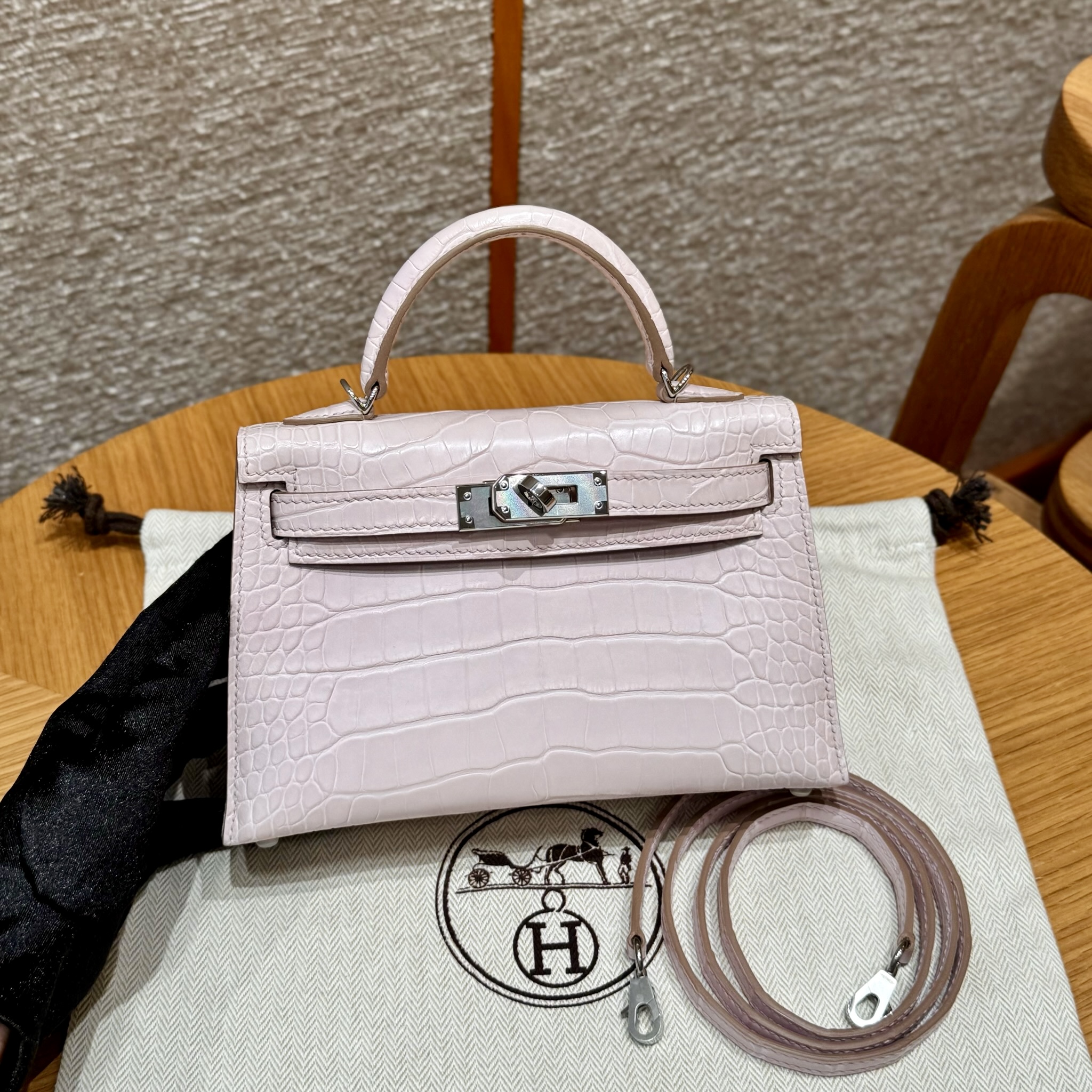 에르메스 Hermes Mini Kelly 19cm Matte Alligator 09 Mauve pale/silver