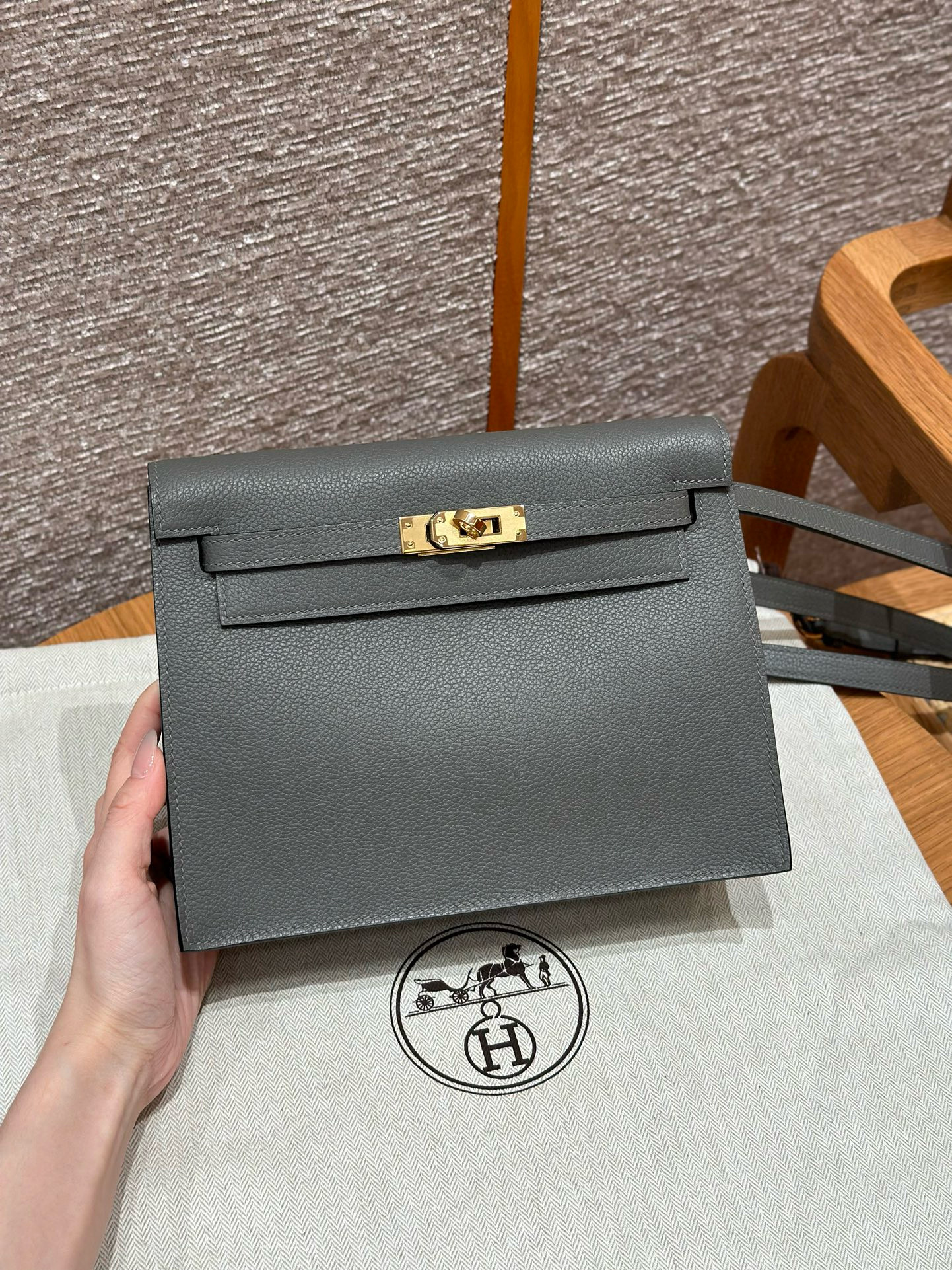 에르메스 Hermes Kelly danse 22cm evercolor 8F Gris etain/gold