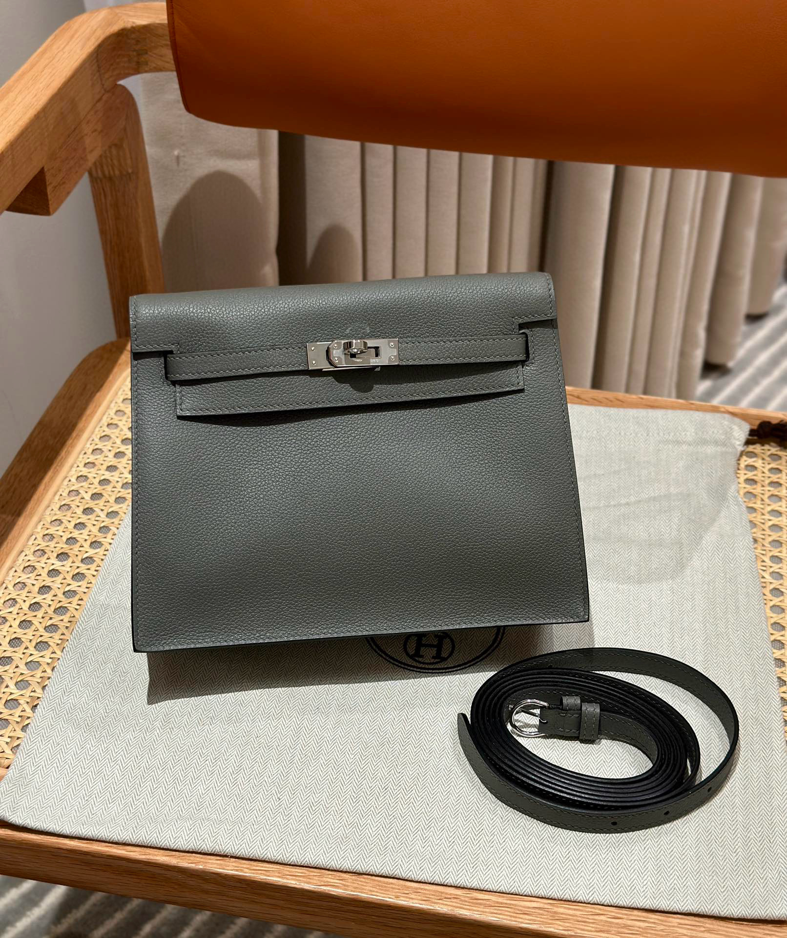 에르메스 Hermes Kelly danse 22cm evercolor 8F Gris etain/silver