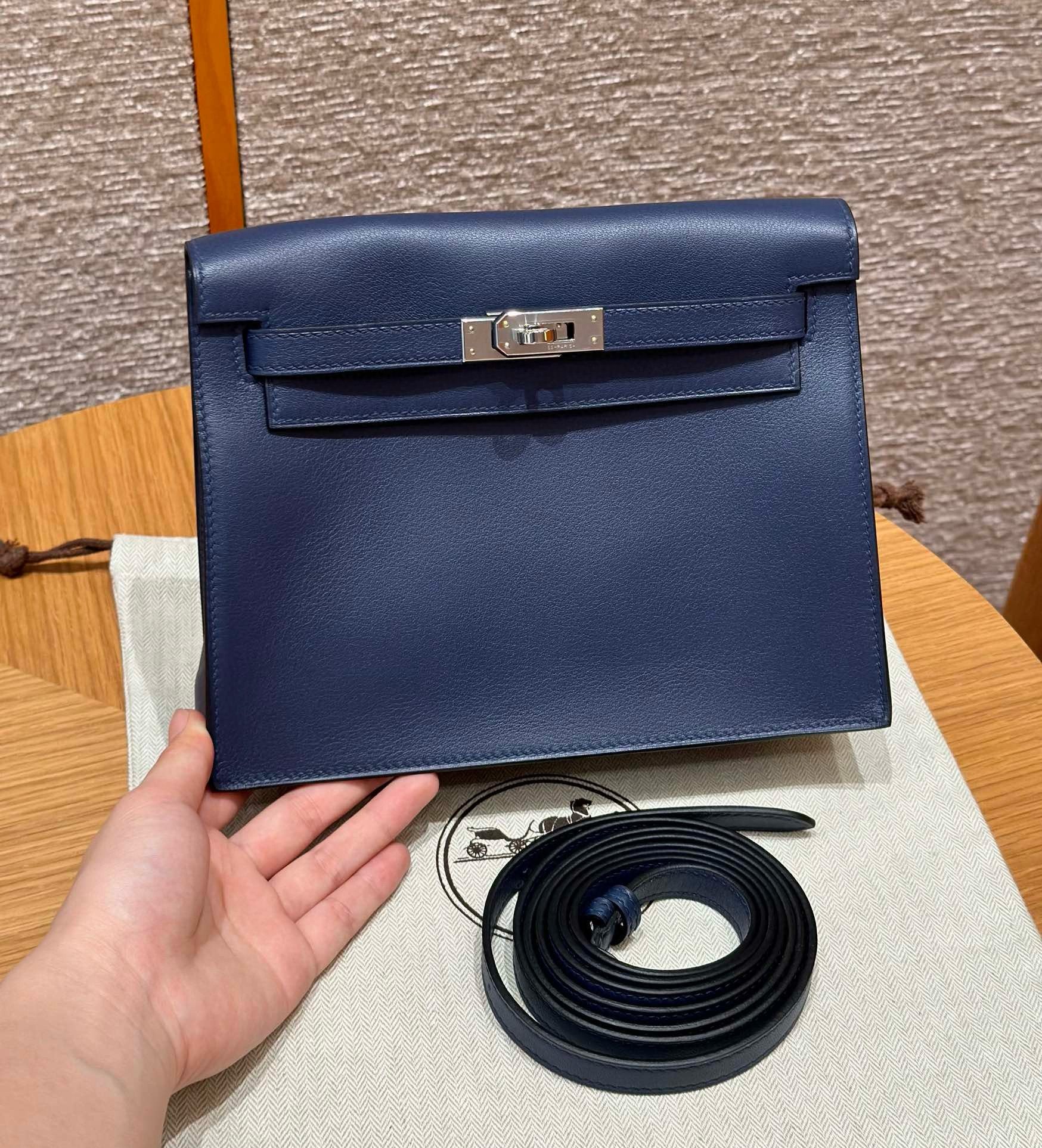 에르메스 Hermes Kelly danse 22cm swift 73 Blue saphir/silver