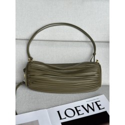 로에베 Loewe A912P84X27-1100  Bracelet Pouch In Pleated Nappa