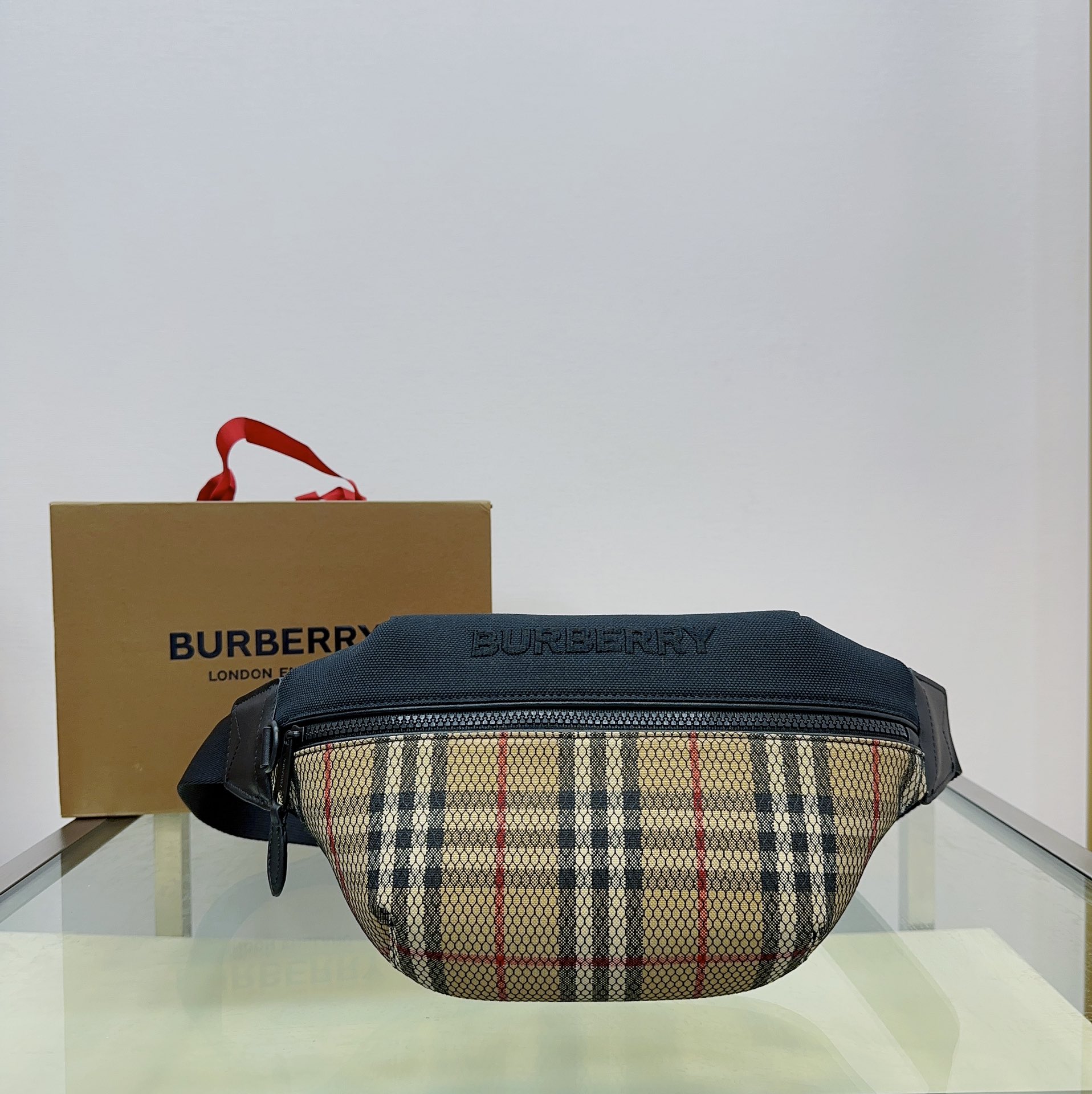 버버리 Burberry  벨트 백 30cm