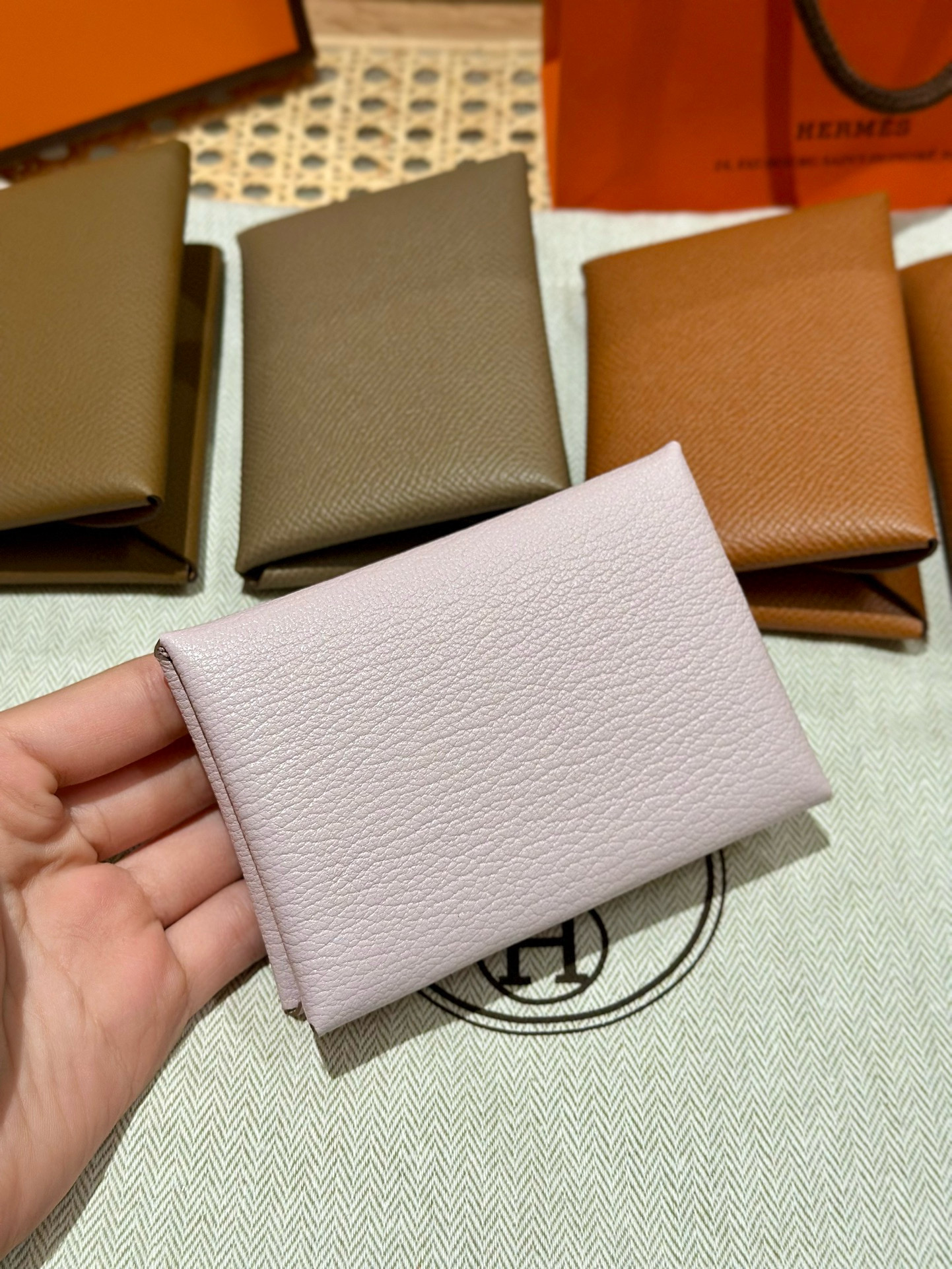 에르메스 Hermes Calvin duo Card Holder 10.5cm chèvre 09 Mauve pale/silver