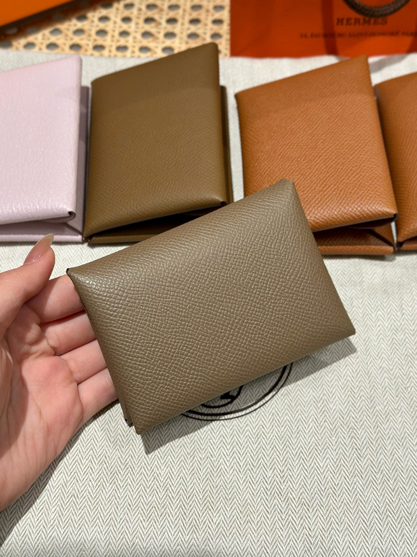에르메스 Hermes Calvin duo Card Holder 10.5cm Epsom 18 Etoupe/silver