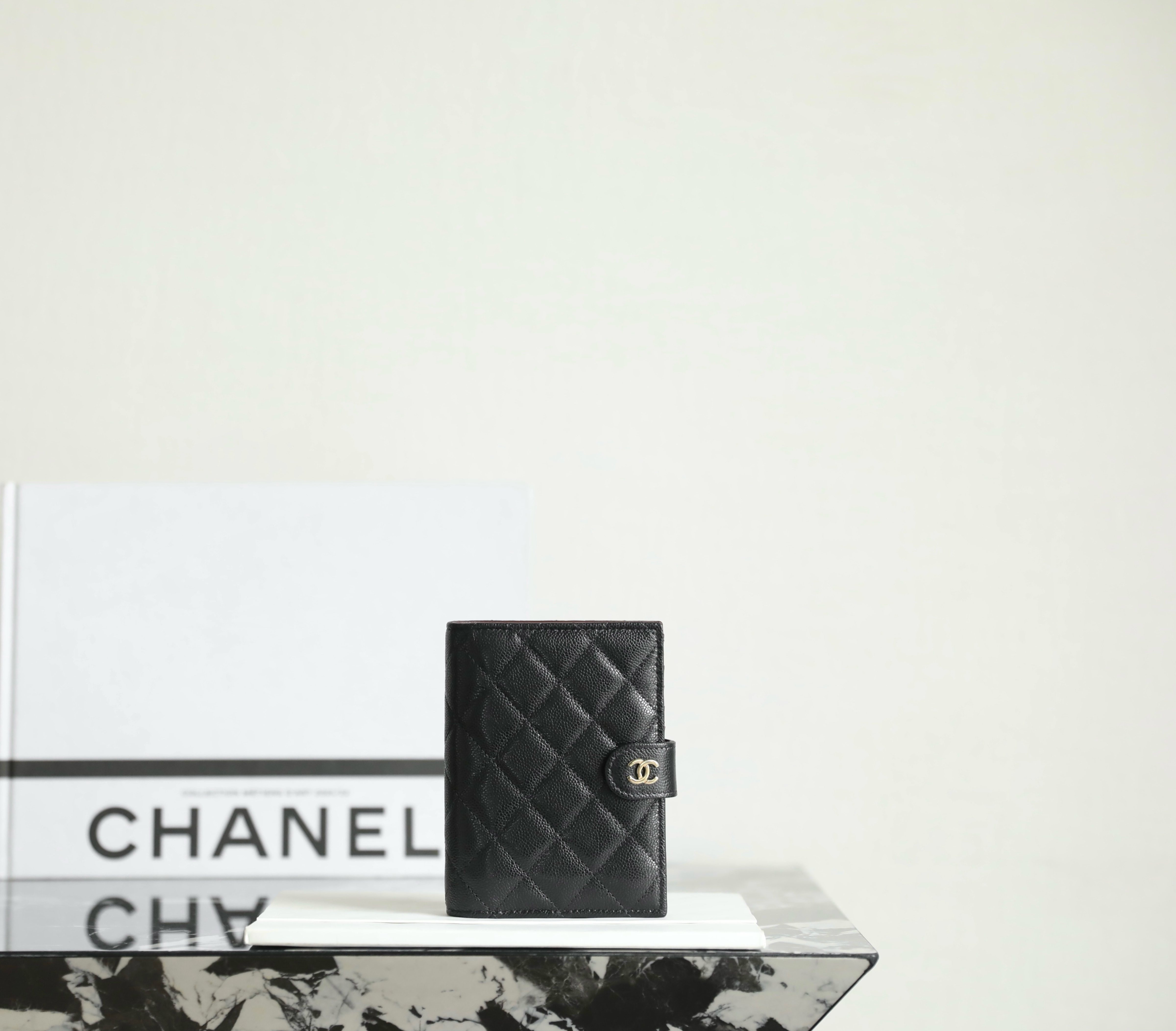샤넬 Chanel passport case C-84 14.5CM