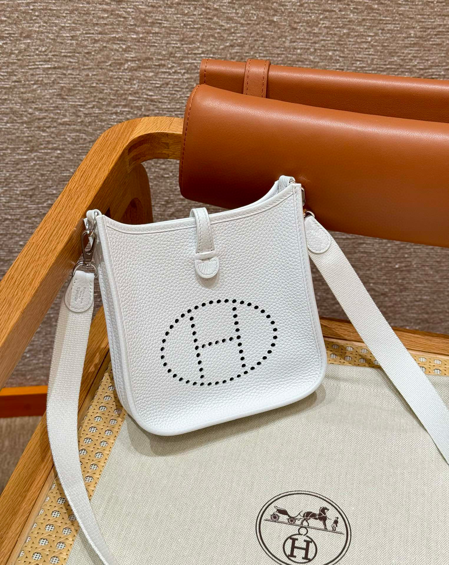 에르메스 Hermes Mini Evelyne 16cm clemence 01 Blanc/silver