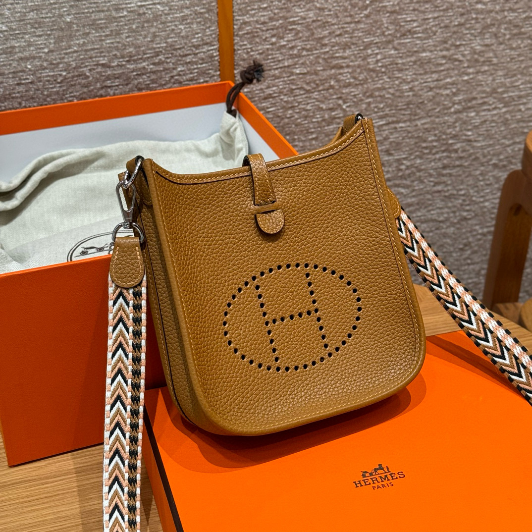 에르메스 Hermes Mini Evelyne 16cm clemence 2S Sesame/silver