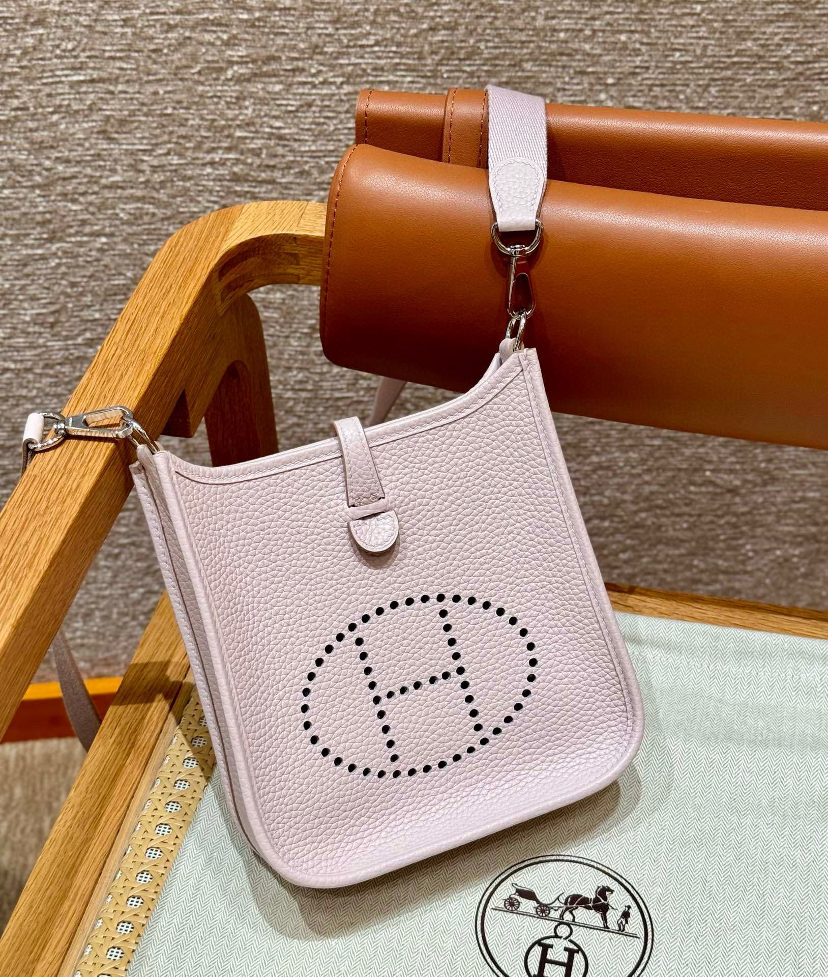 에르메스 Hermes Mini Evelyne 16cm clemence 09 Manve pale/silver