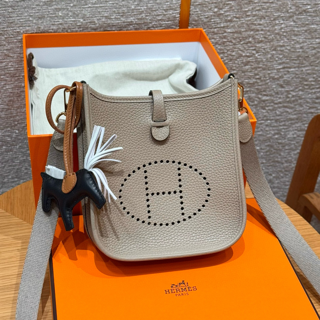 에르메스 Hermes Mini Evelyne 16cm clemence 81 Girs tourtelle/gold