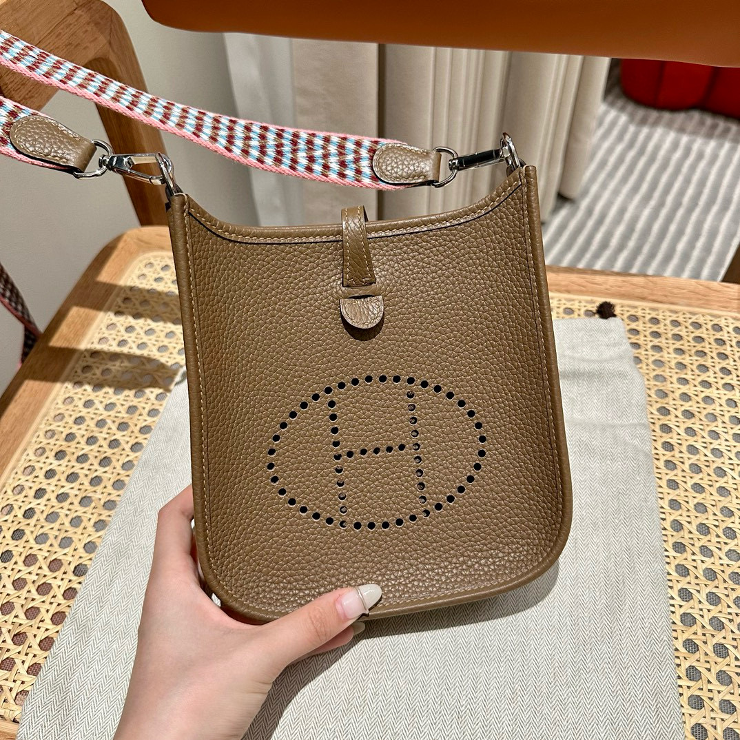 에르메스 Hermes Mini Evelyne 16cm clemence D0 Beige de Weimar/silver
