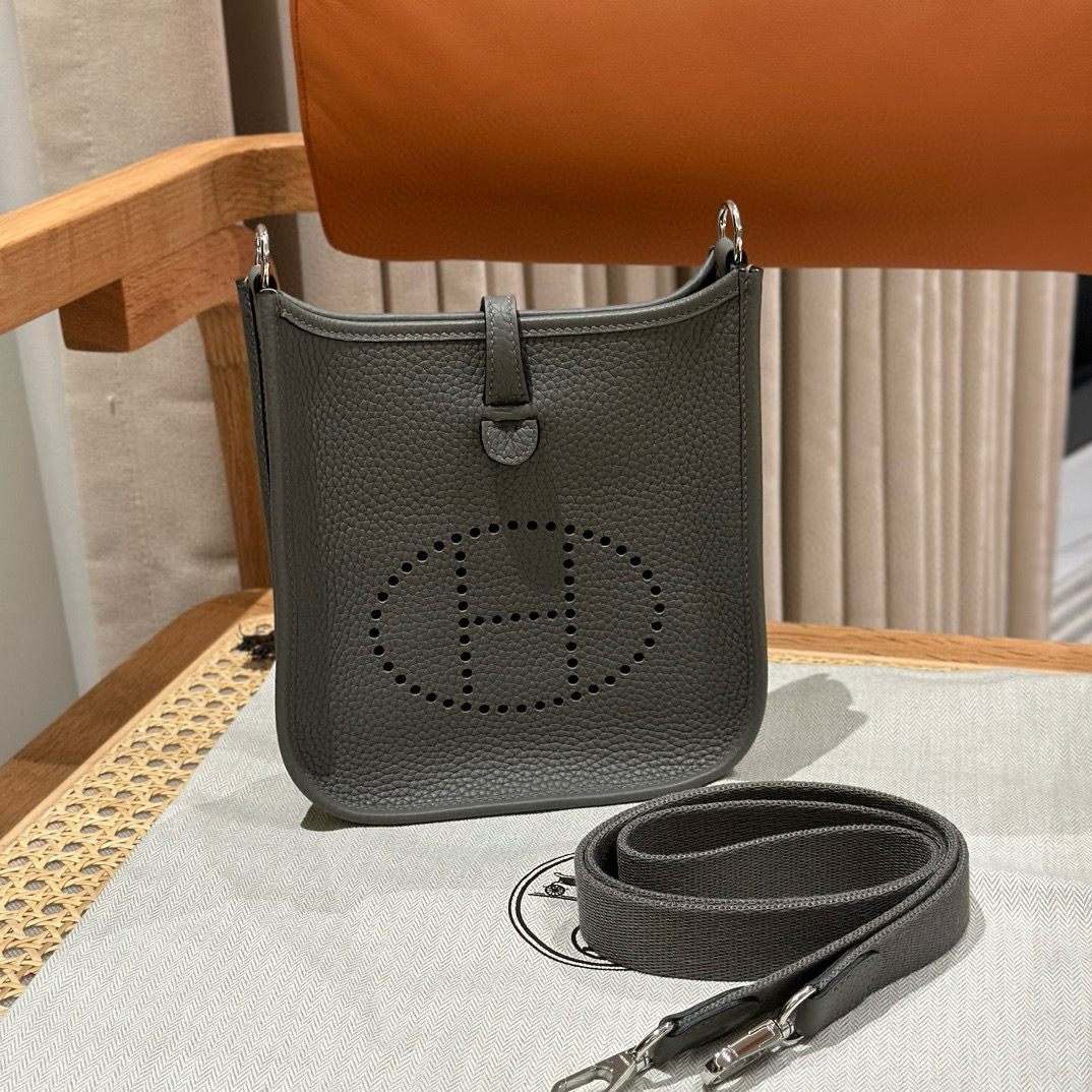 에르메스 Hermes Mini Evelyne 16cm clemence OL Gris Meyer/silver