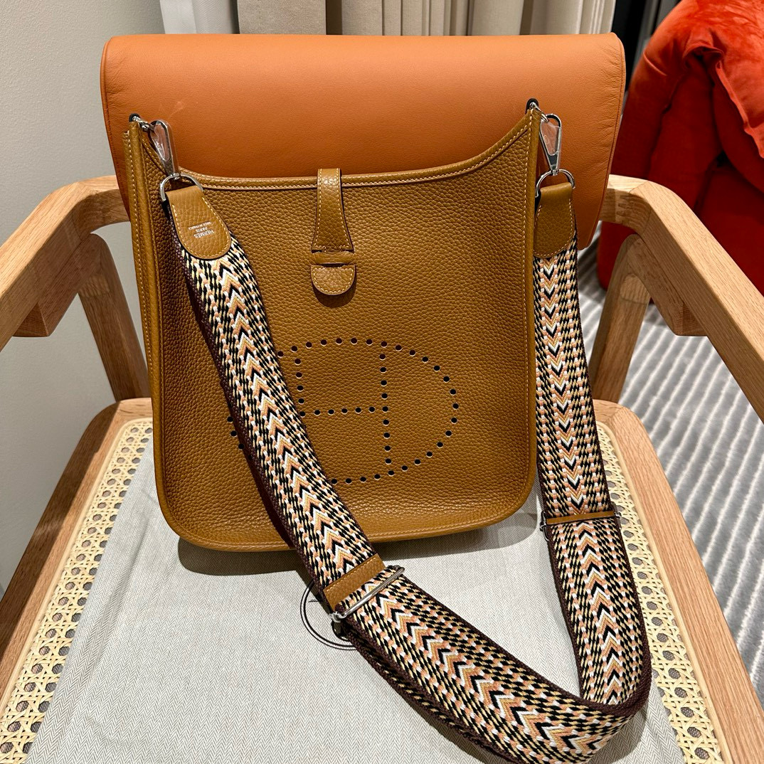 에르메스 Hermes Evelyne 29cm clemence 2S Sesame/silver