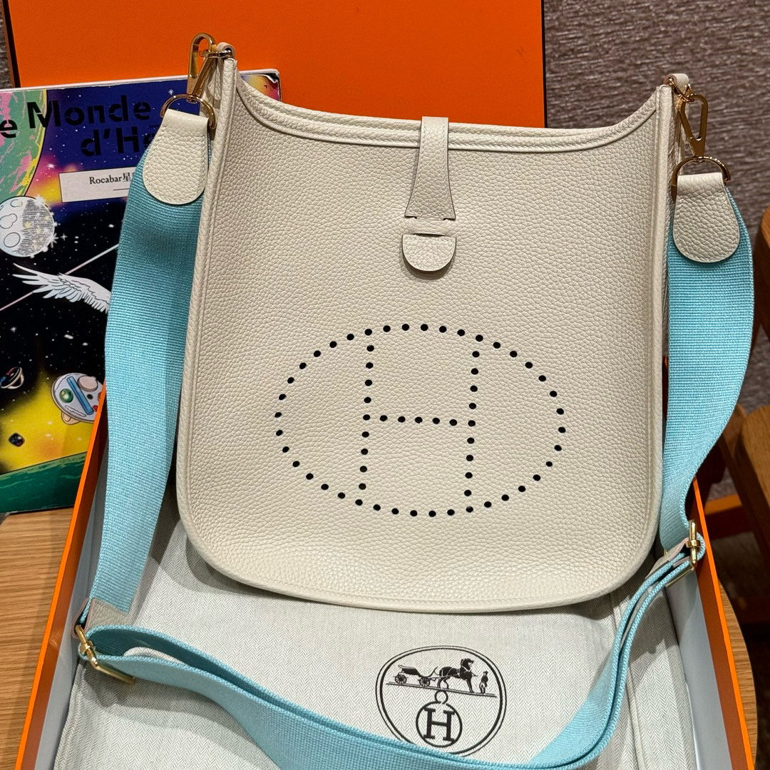 에르메스 Hermes Evelyne 29cm clemence 10 Craie/gold