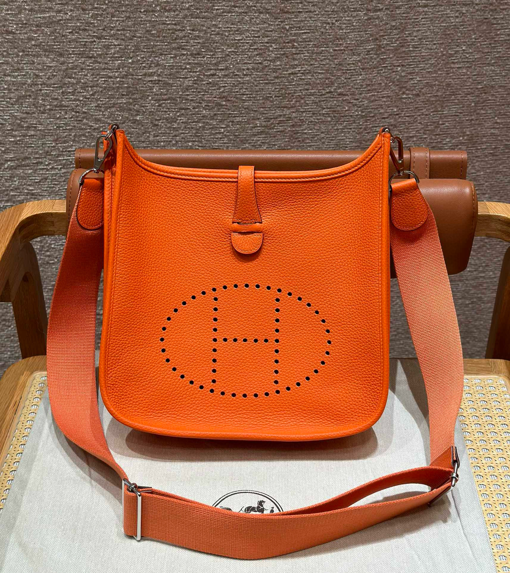에르메스 Hermes Evelyne 29cm clemence 93 Orange/silver