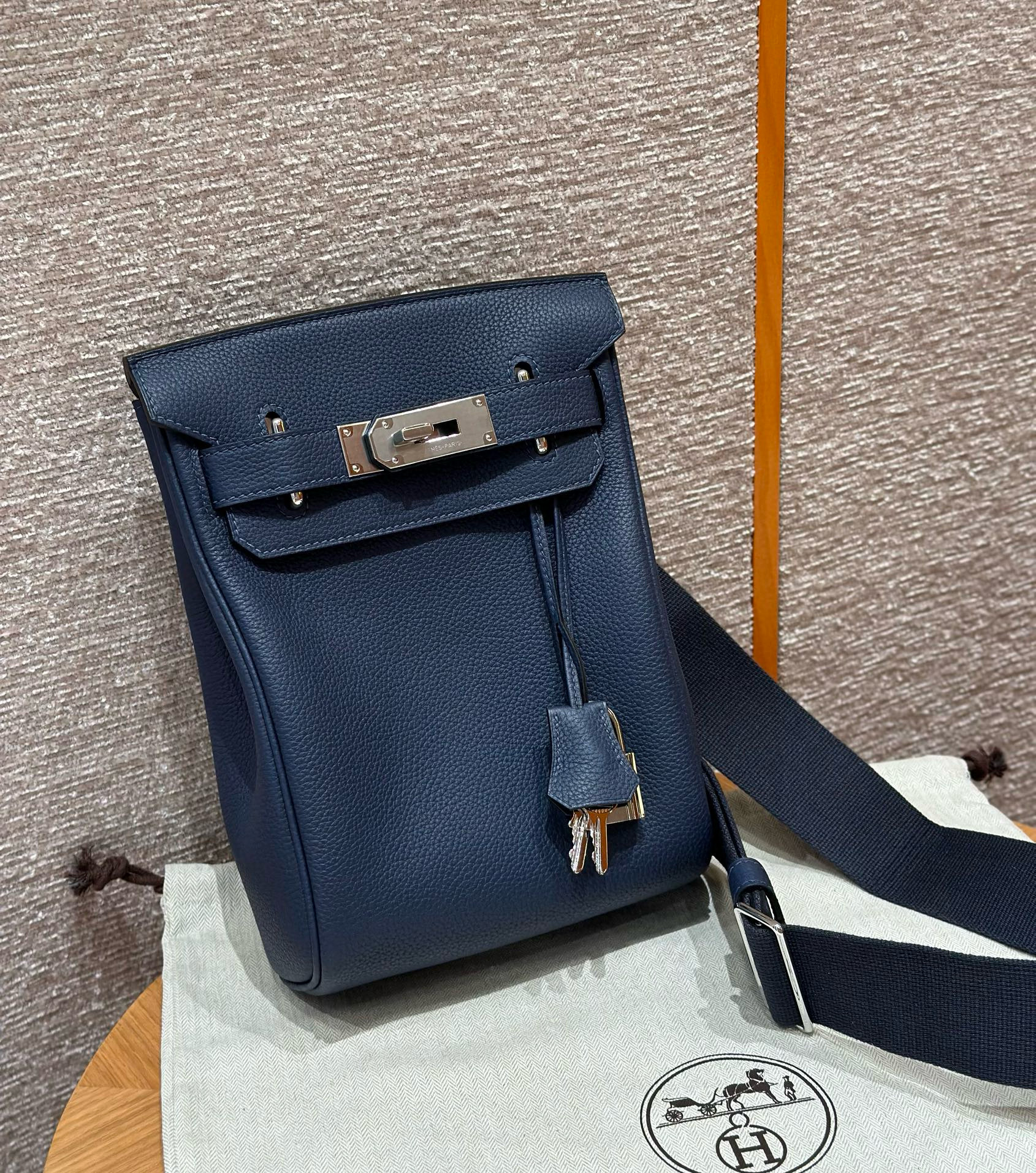 에르메스 Hermes Hac a dos 28cm Togo 73 Blue saphir/silver